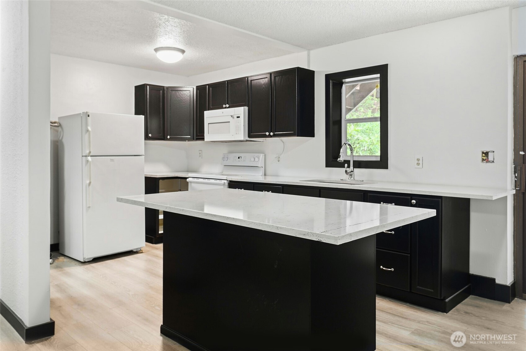 4509 W Tapps Drive Property Photo 13