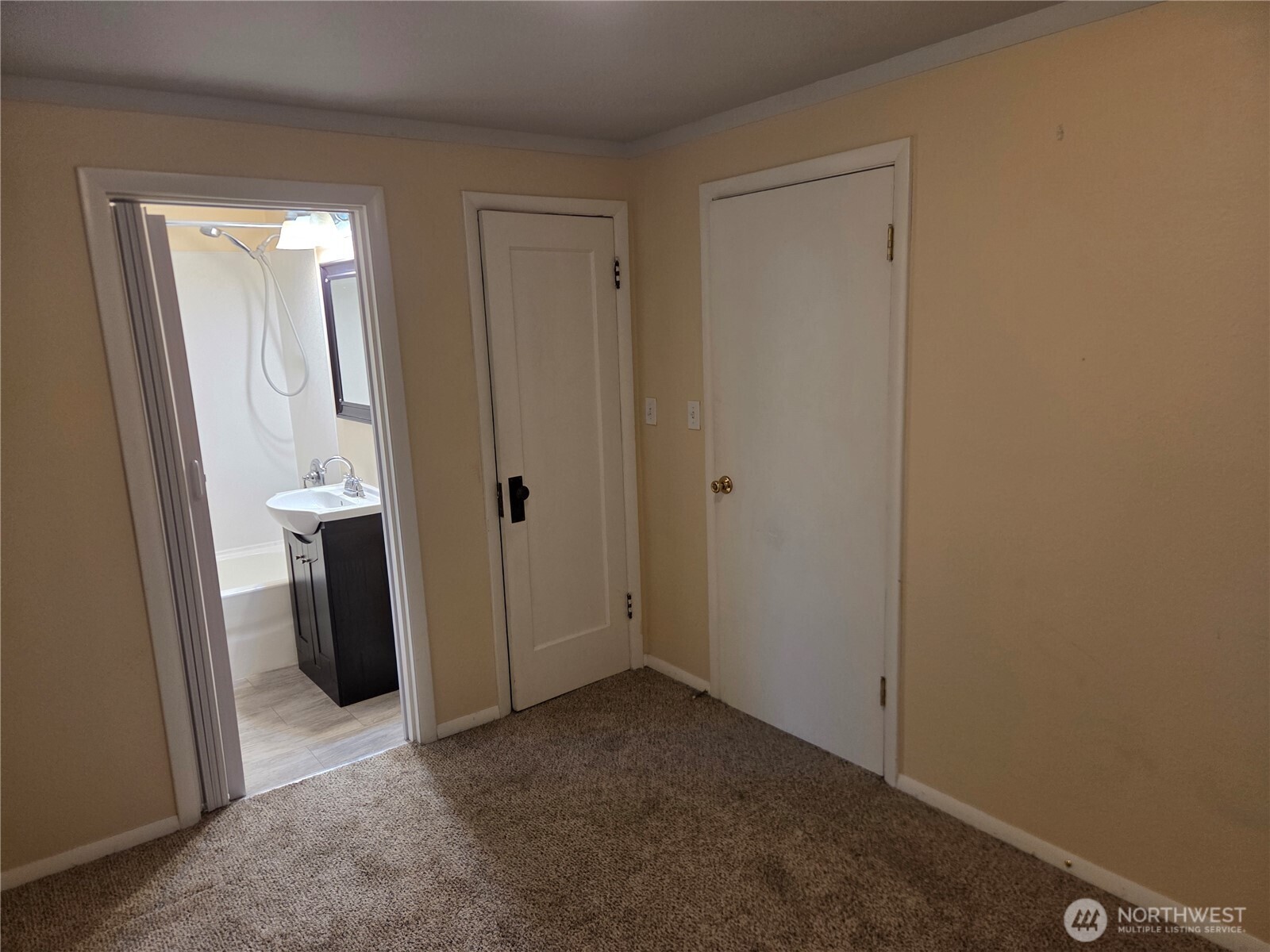 580 Sroufe Street Property Photo 8