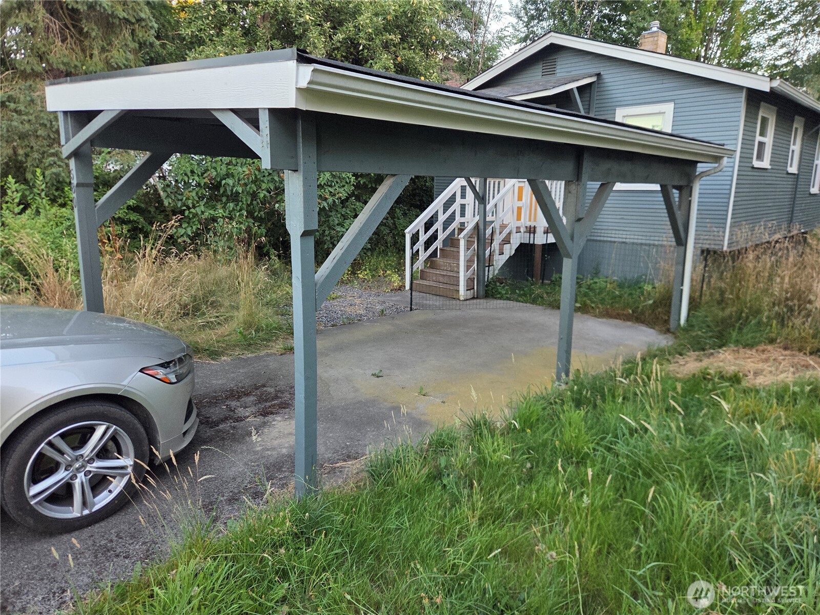 580 Sroufe Street Property Photo 10