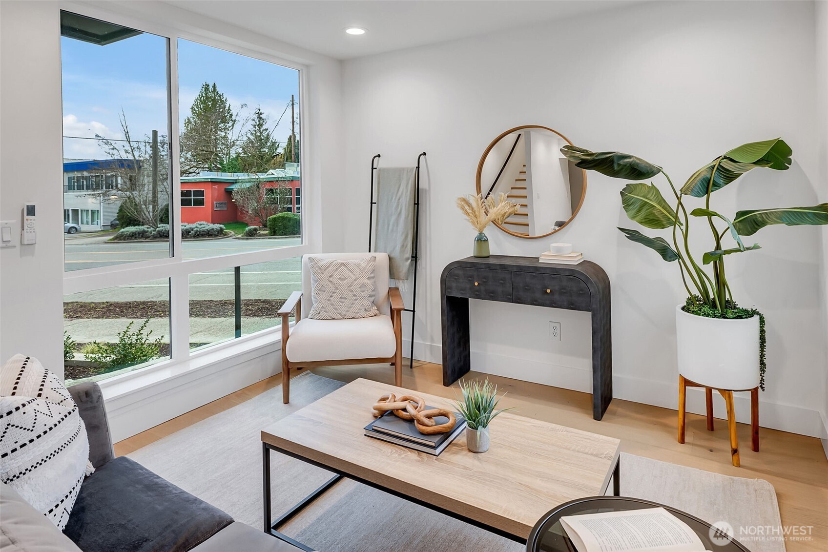 6400 Fauntleroy Way Property Photo 13