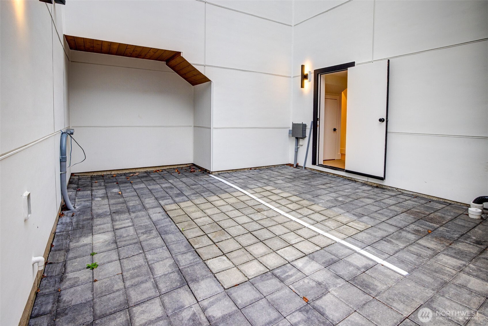 6400 Fauntleroy Way Property Photo 27