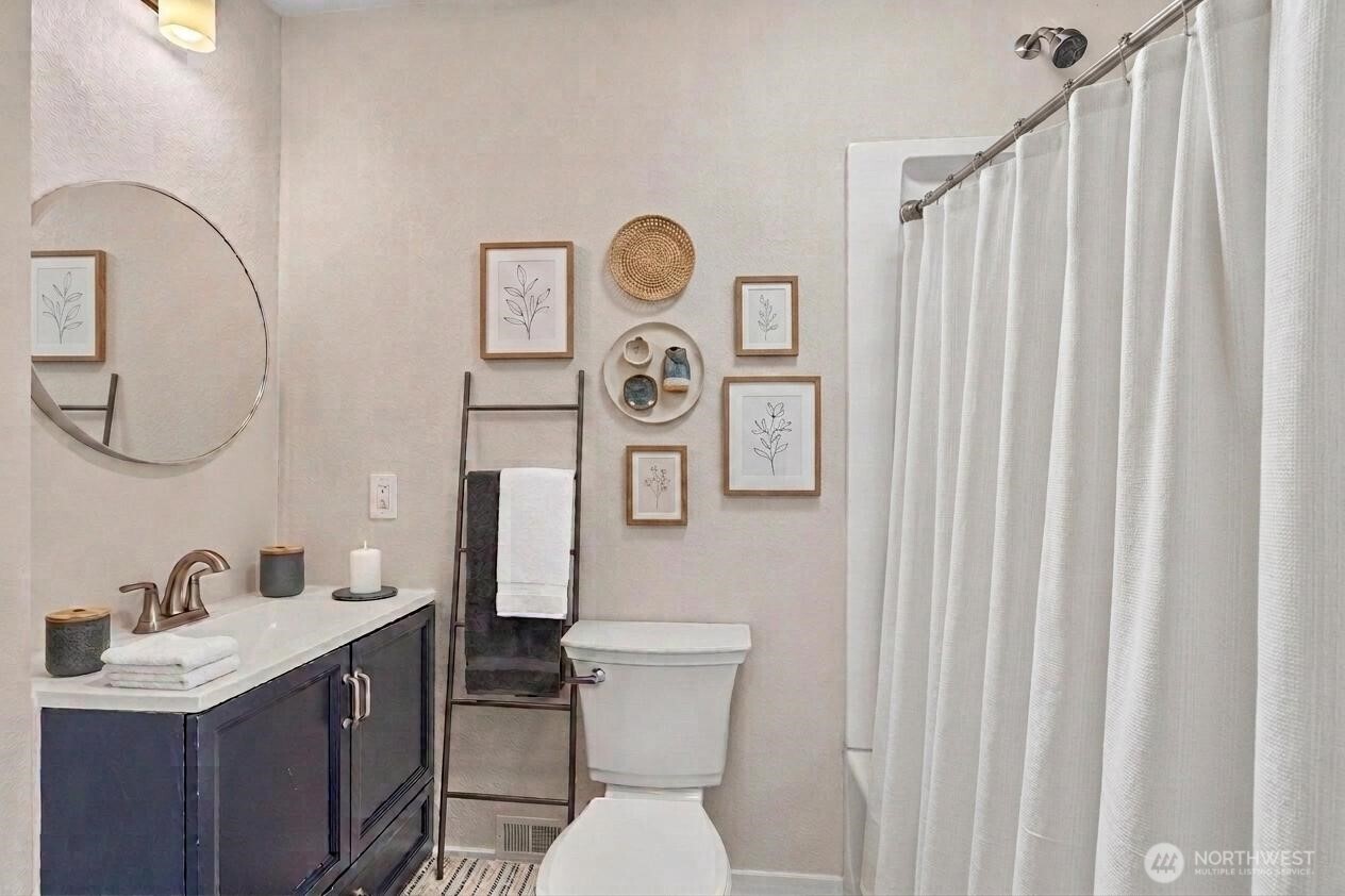 3015 Dover Street Property Photo 7