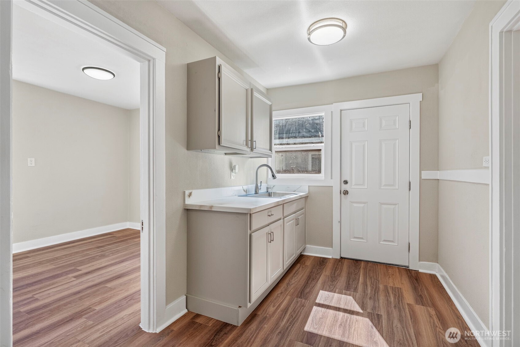 3015 Dover Street Property Photo 11