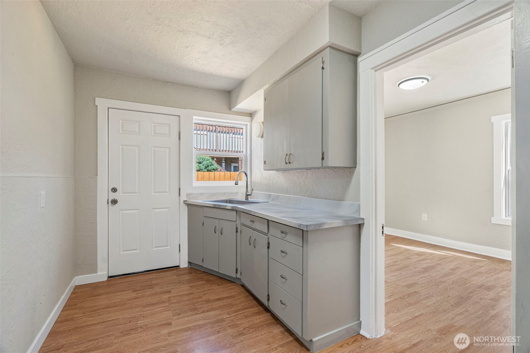 3015 Dover Street Property Photo 15