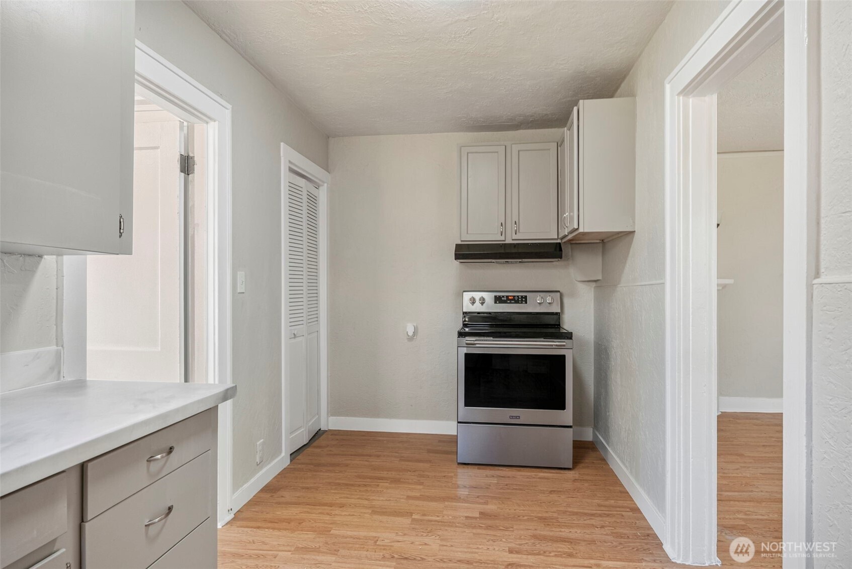 3015 Dover Street Property Photo 16