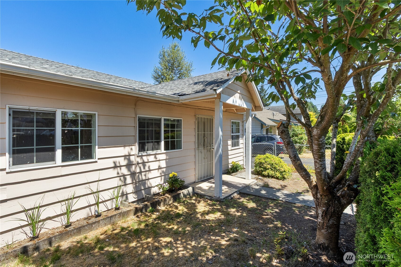 8528 S 121st Street Property Photo 4