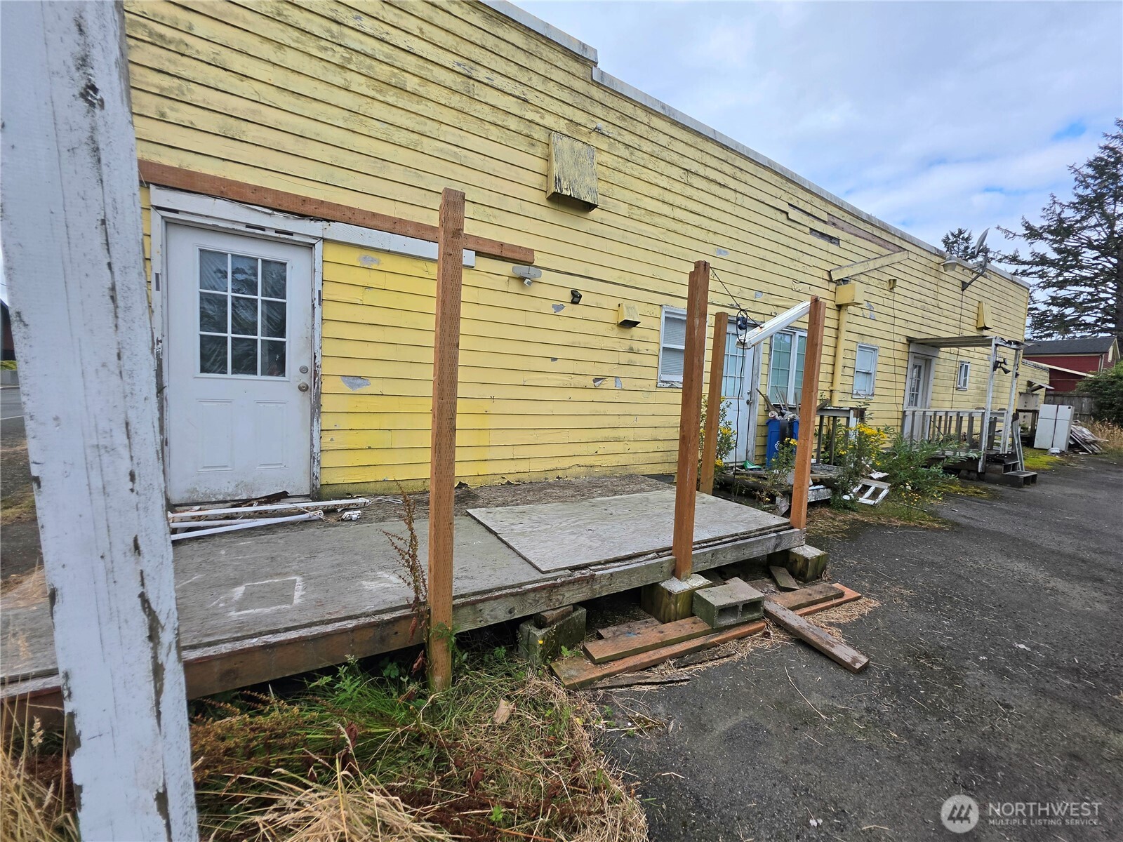 3815 L Place Property Photo 6