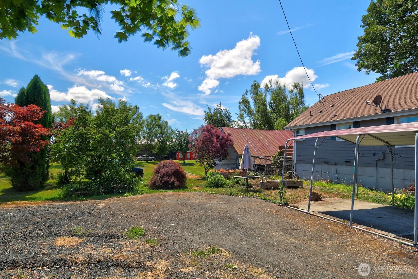 320 Pioneer Highway Property Photo 3