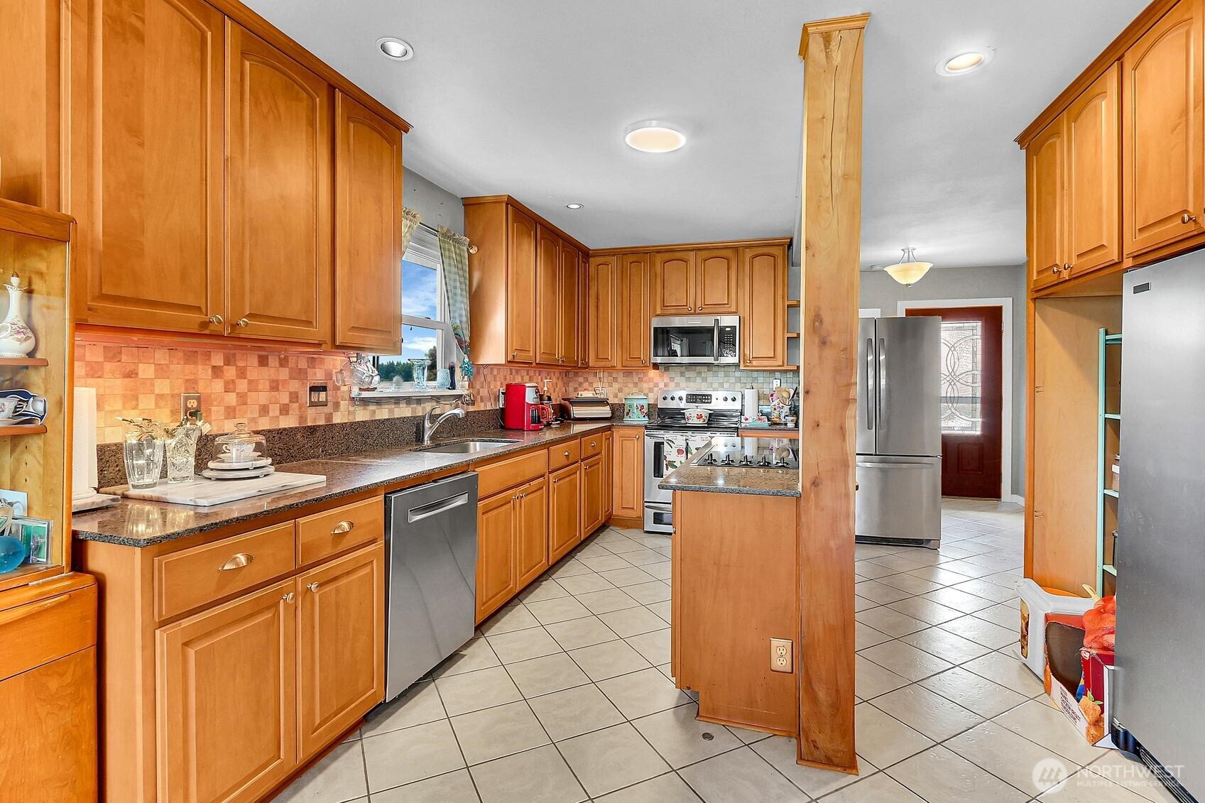 320 Pioneer Highway Property Photo 8