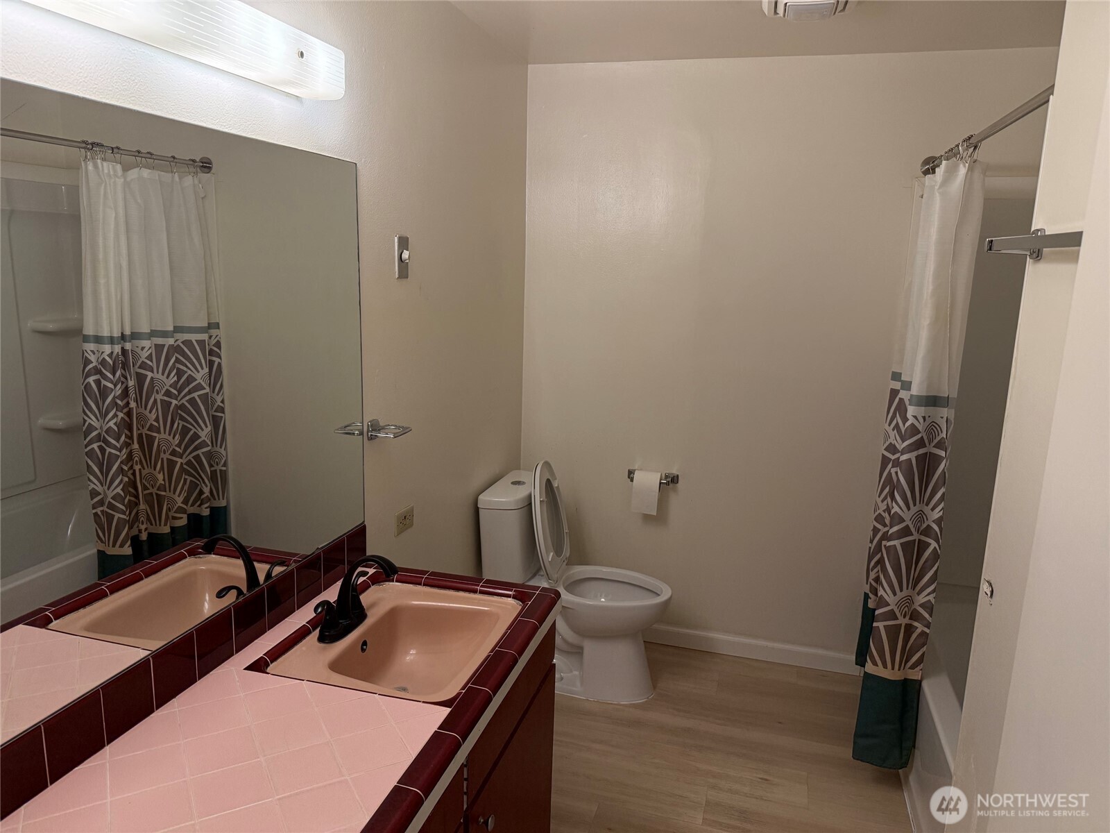 15109 Se Newport Way Property Photo 3