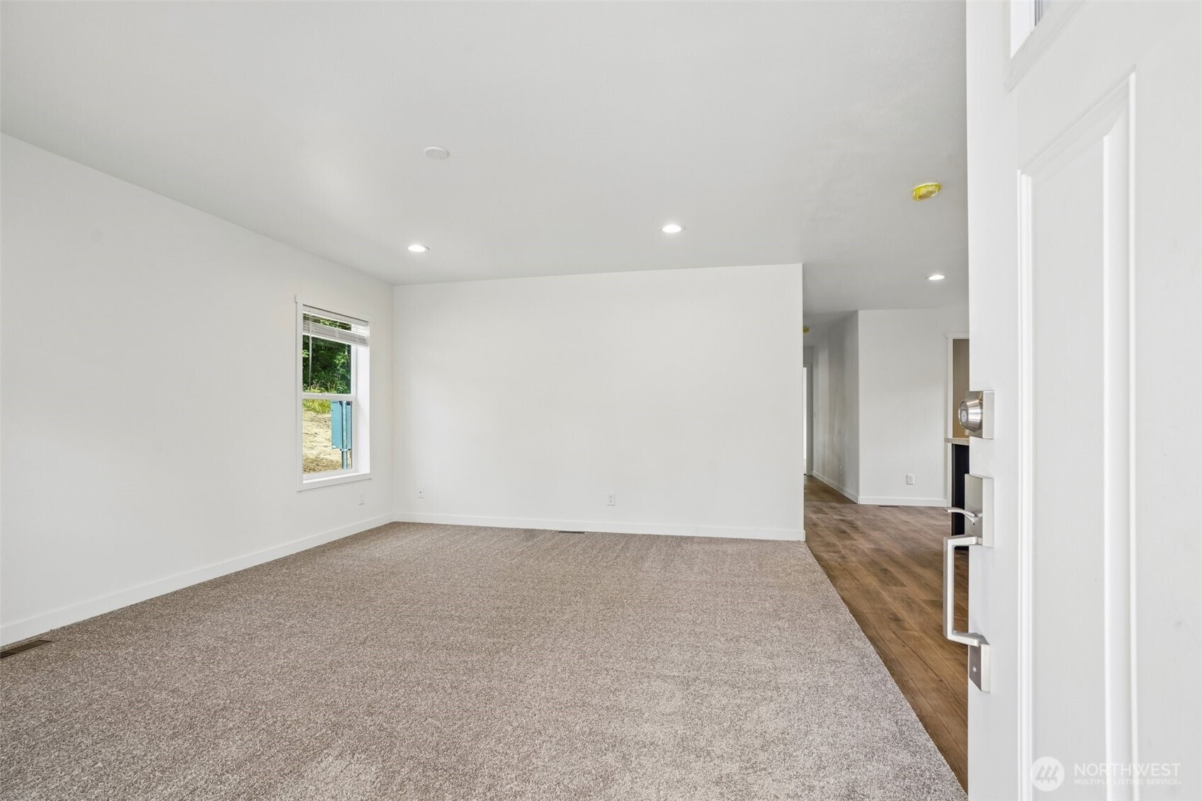 438 S Portal Loop Property Photo 6