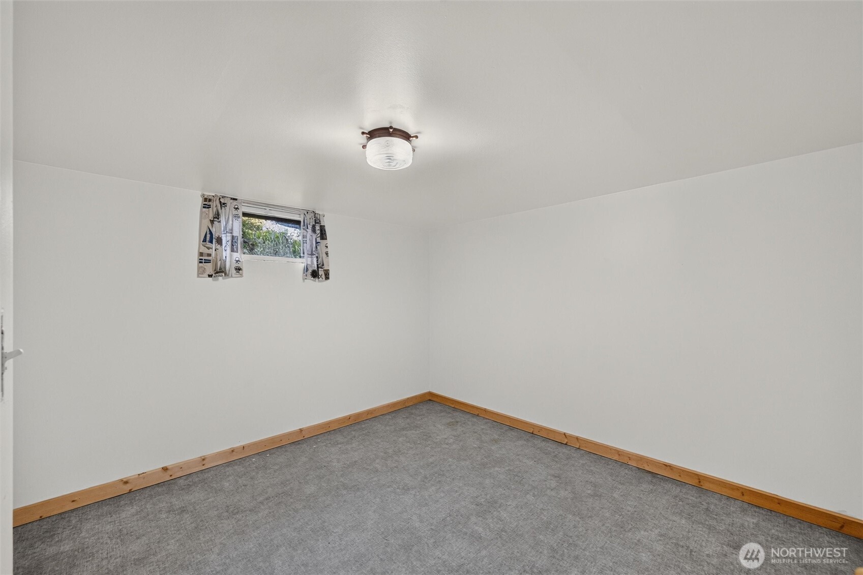 354 W Badger Road Property Photo 25