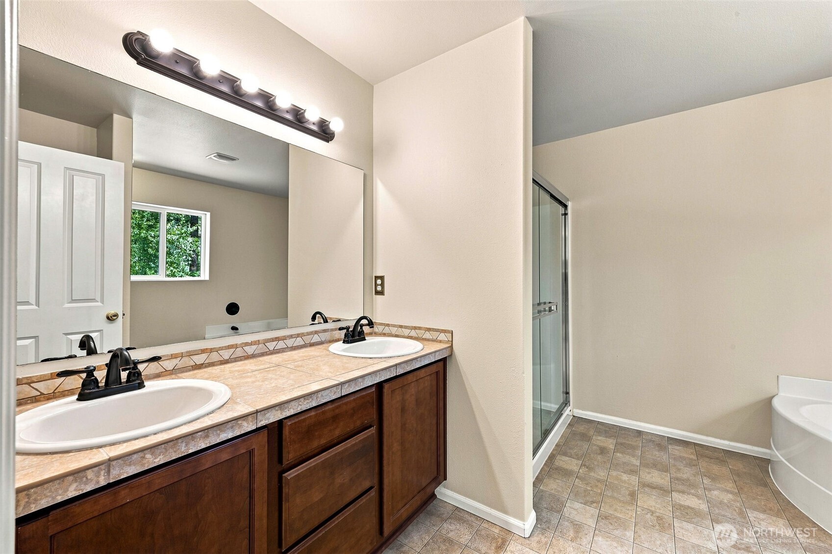 1404 Daffodil Avenue Property Photo 16