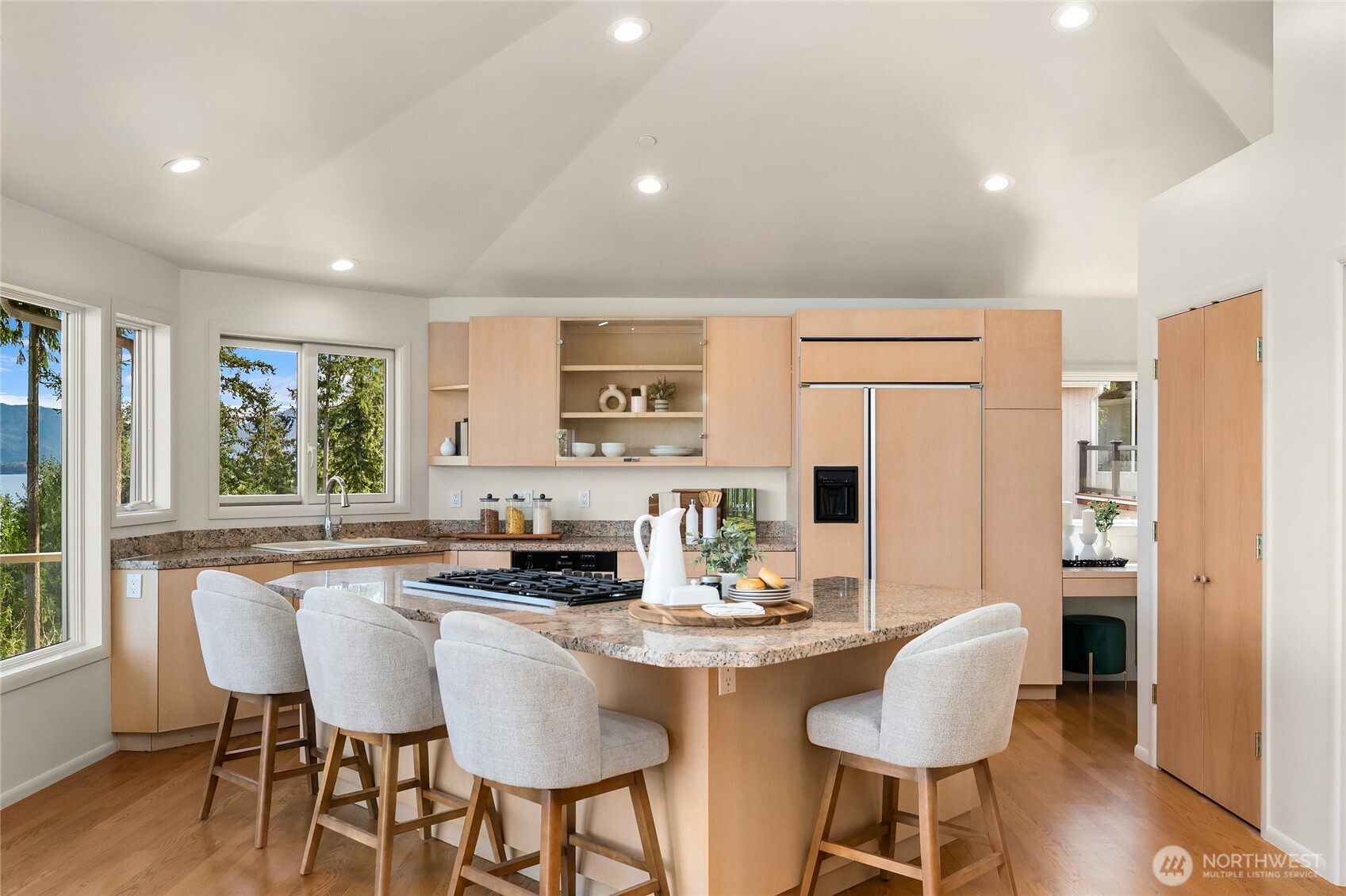 936 170th Place Property Photo 12