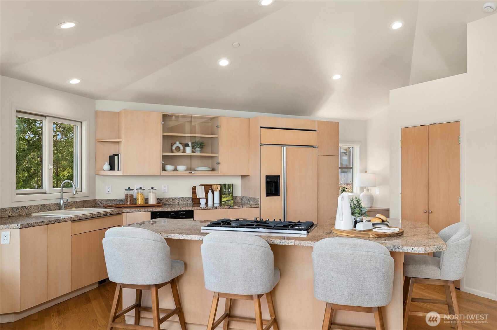 936 170th Place Property Photo 14