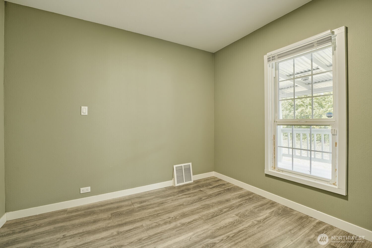 98178 5330 S Creston Street Property Photo 4
