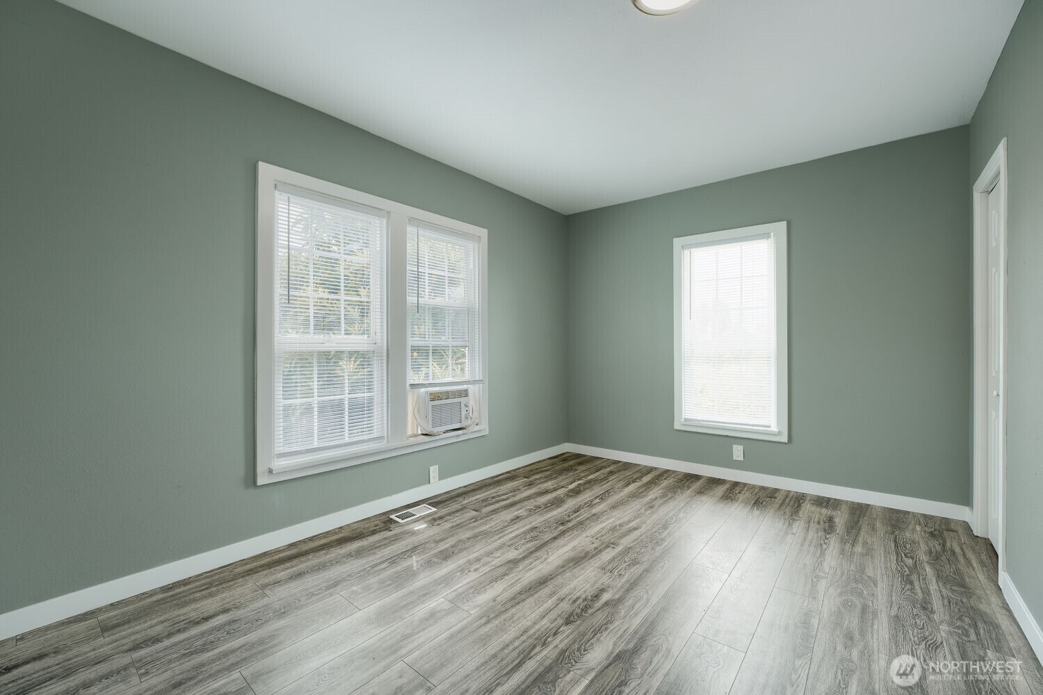 98178 5330 S Creston Street Property Photo 8