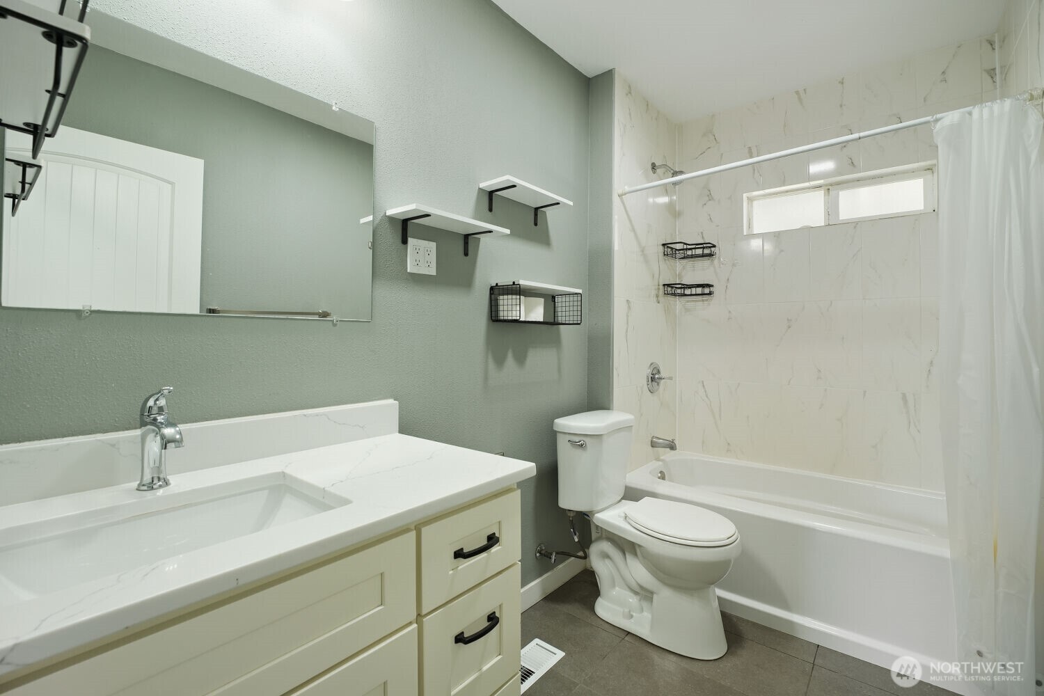 98178 5330 S Creston Street Property Photo 9