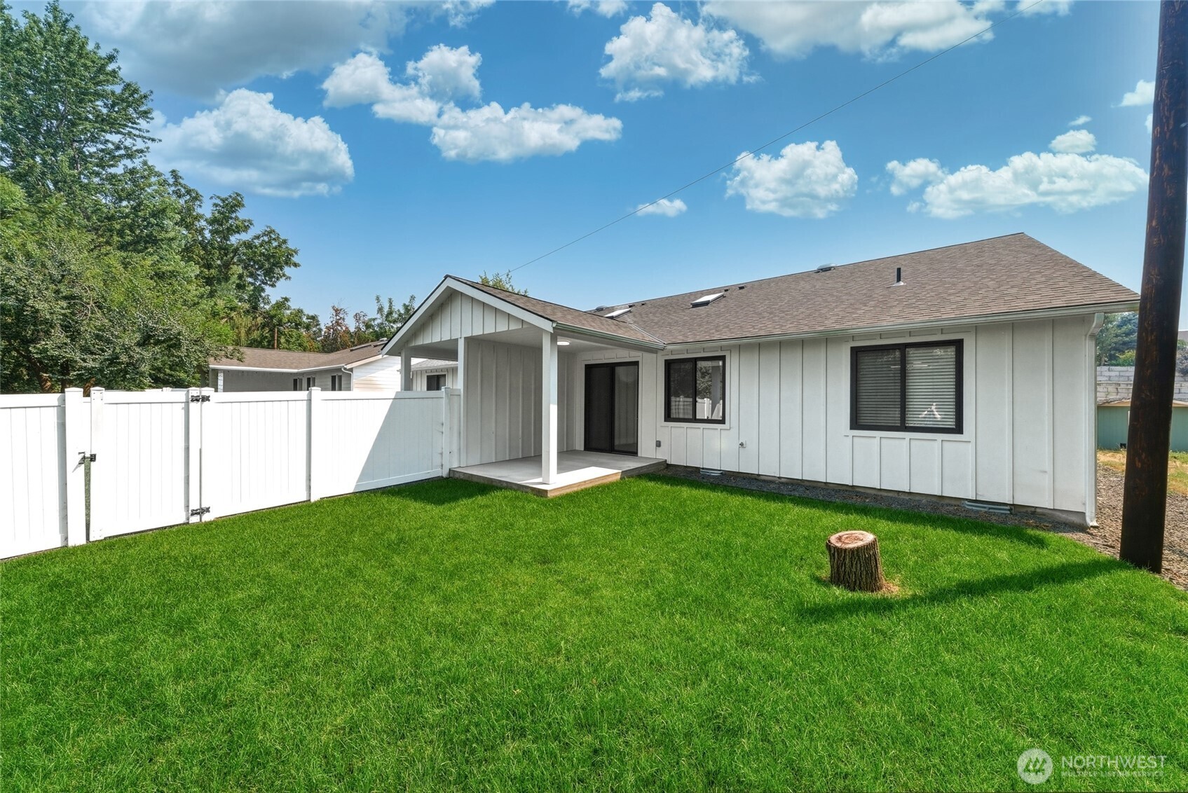 1037 Se Date Avenue 1 Property Photo 29