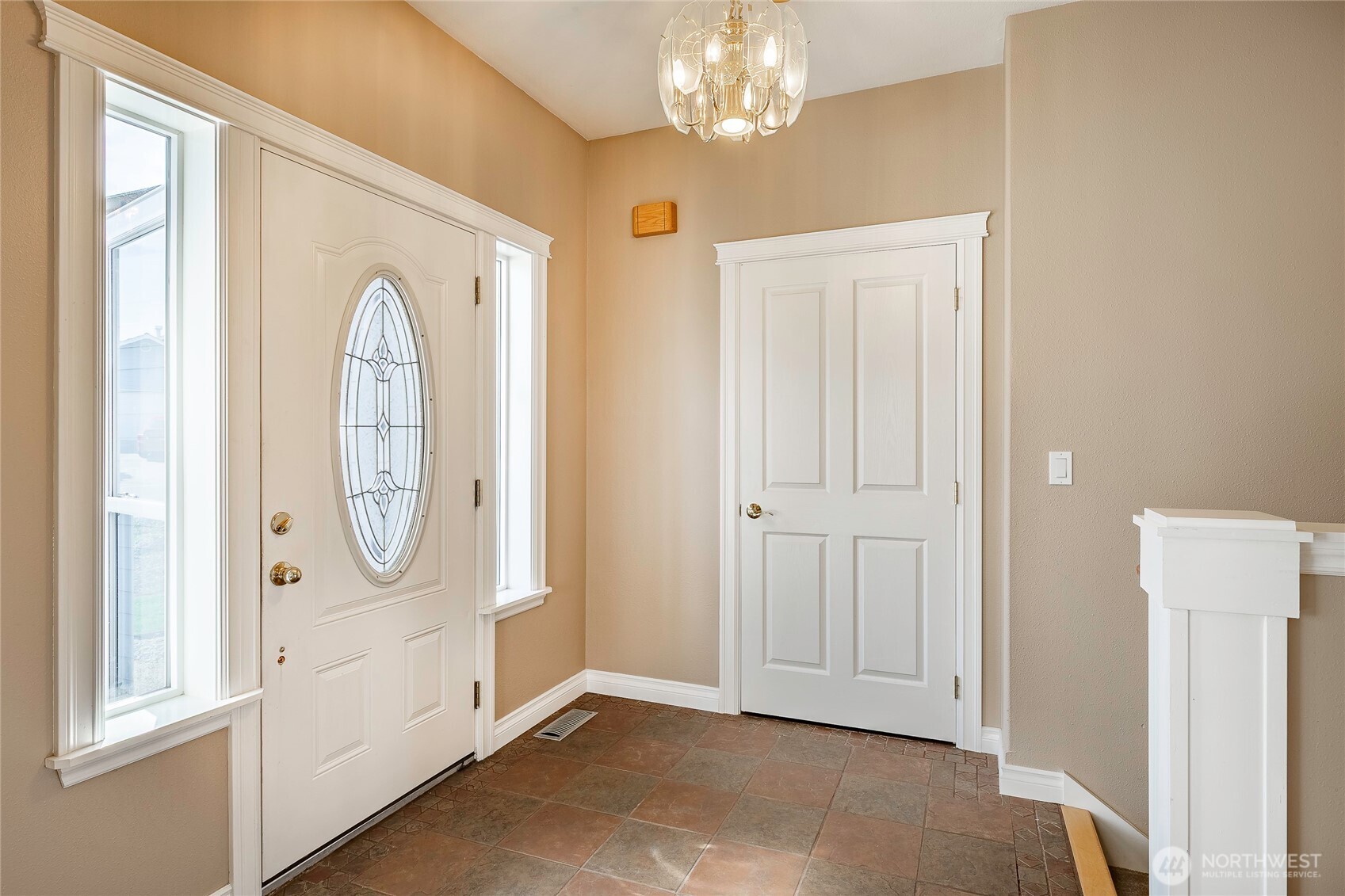 4410 Glasgow Way Property Photo 4