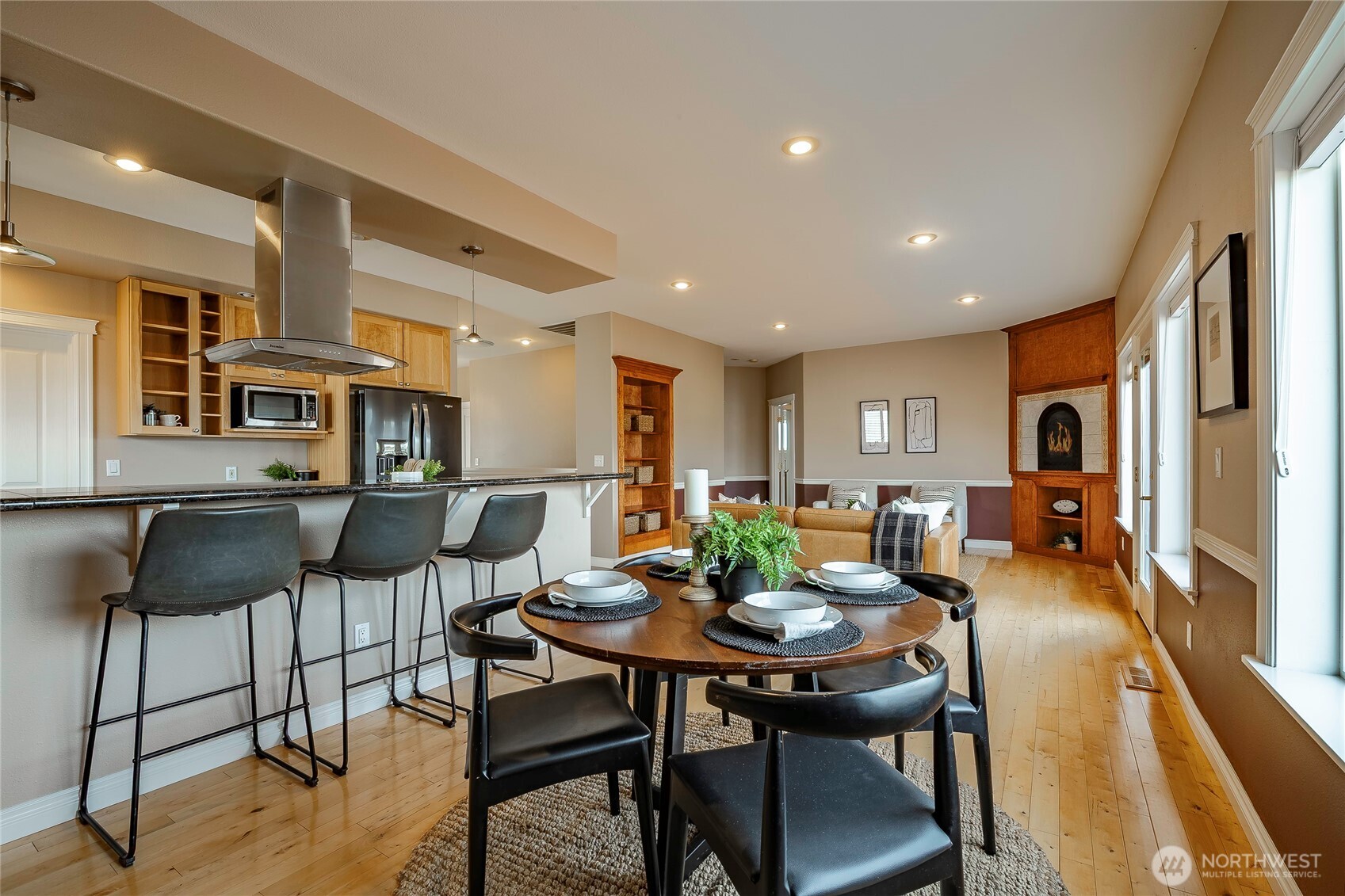 4410 Glasgow Way Property Photo 10