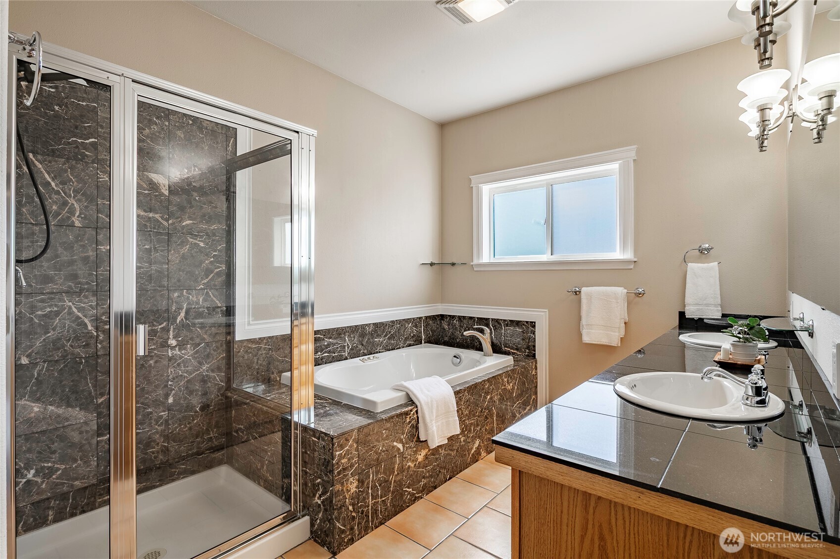4410 Glasgow Way Property Photo 16