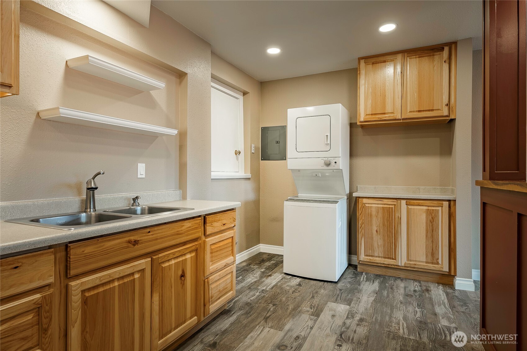 4410 Glasgow Way Property Photo 23