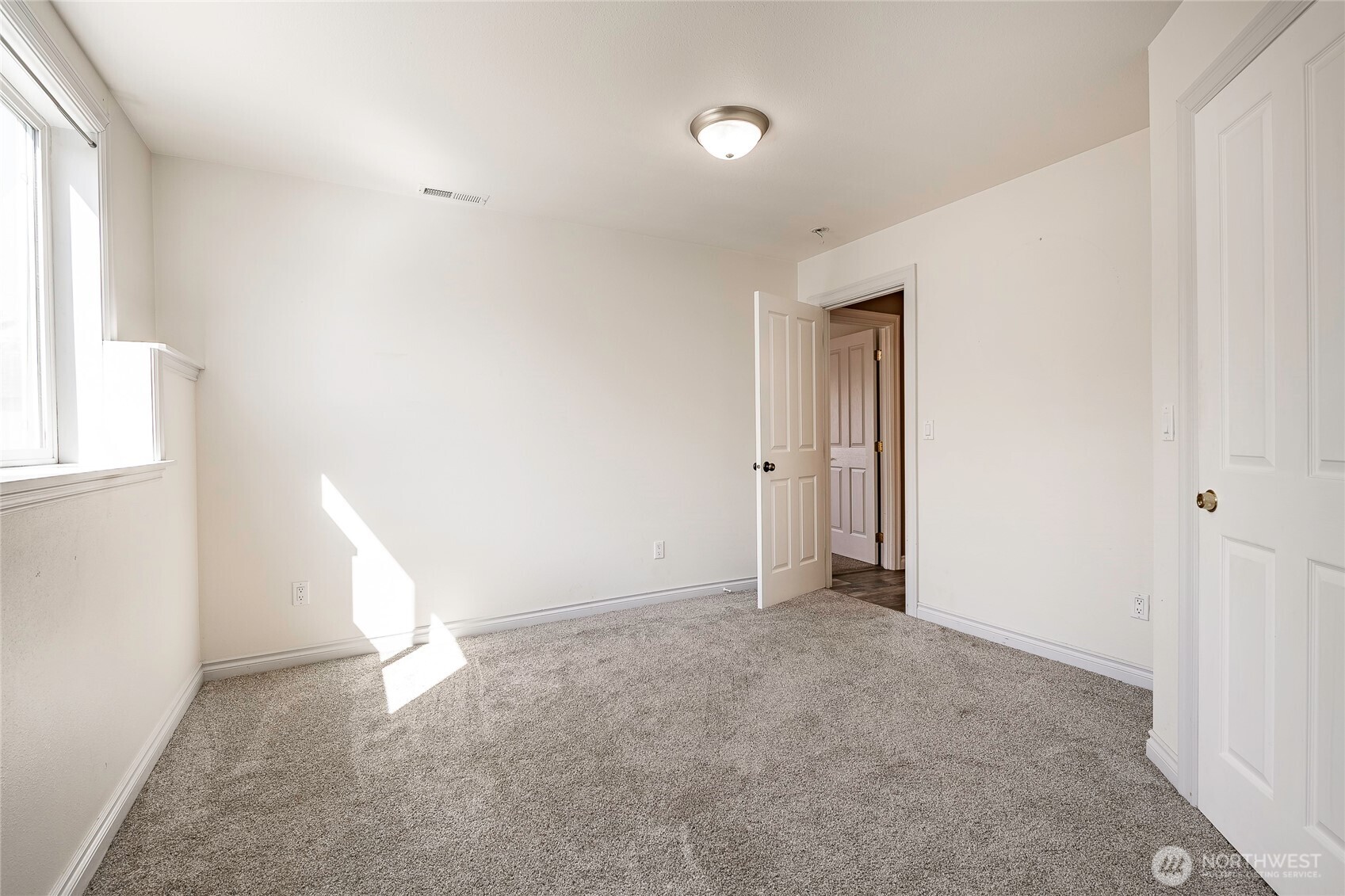 4410 Glasgow Way Property Photo 26
