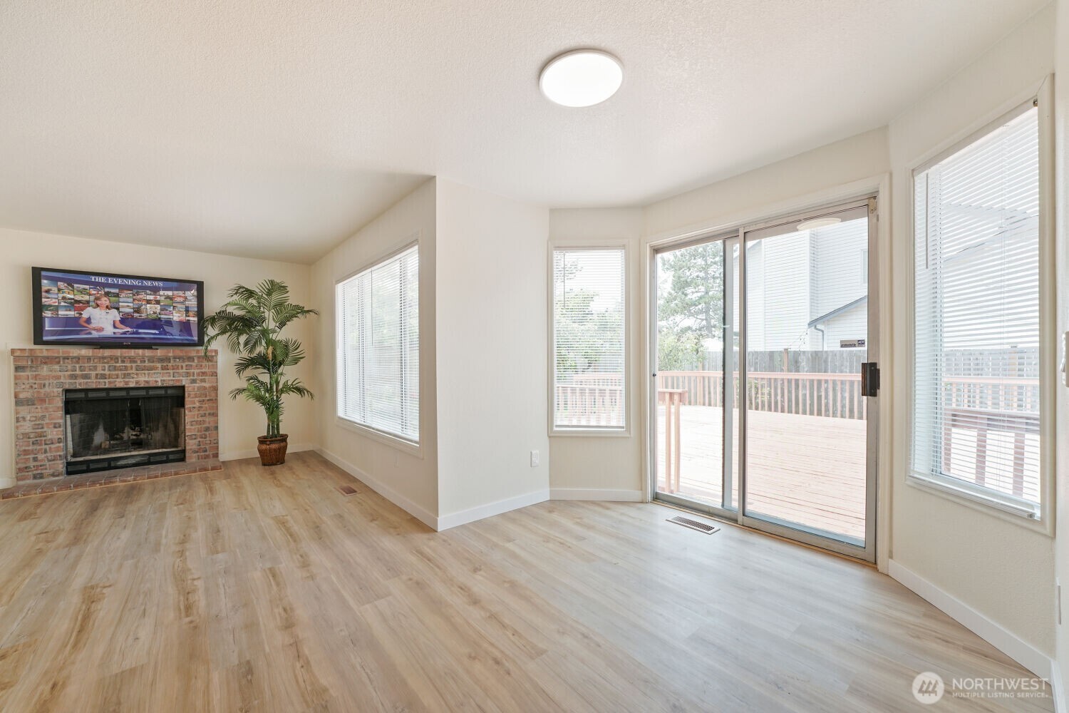 35403 12th Avenue Property Photo 6