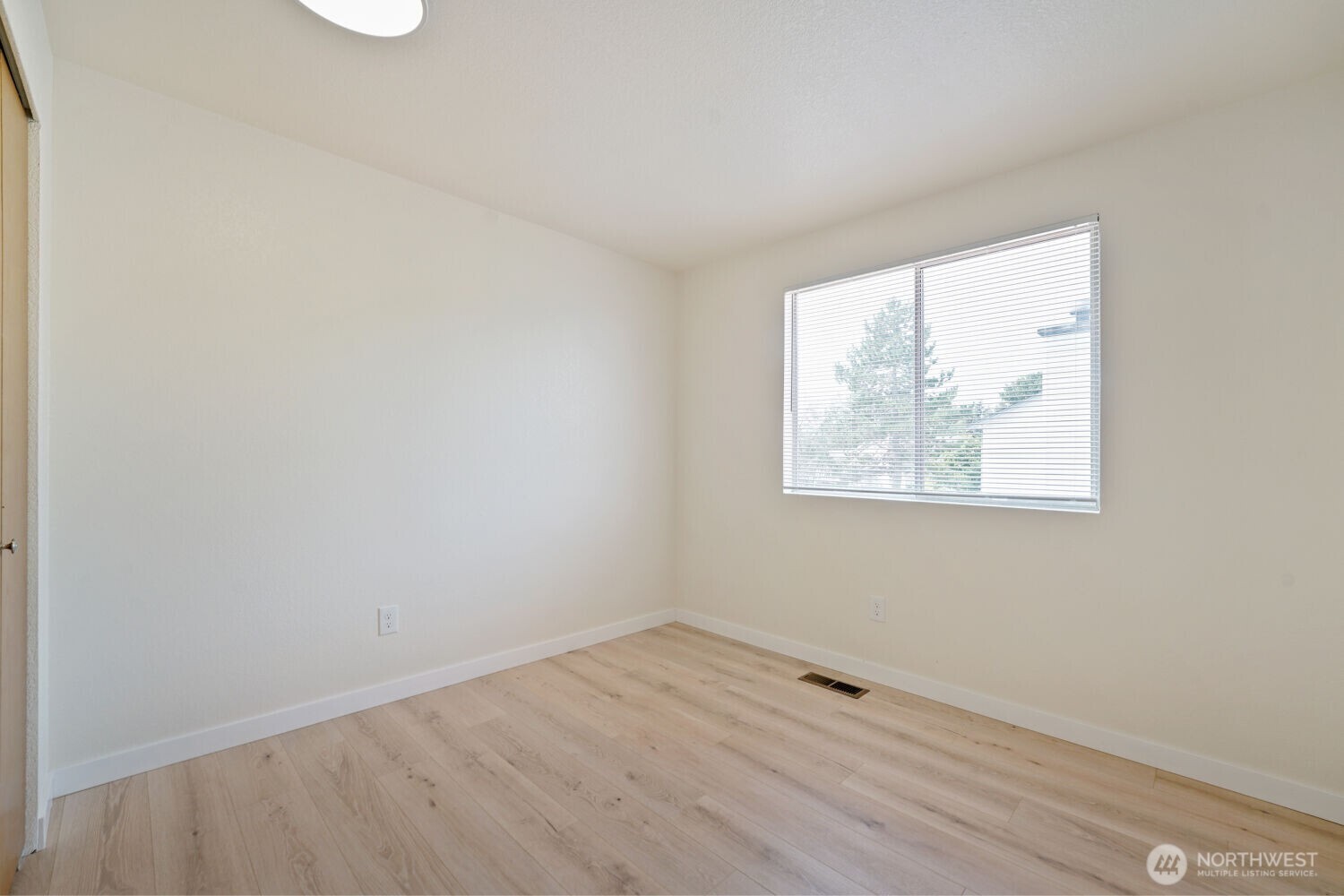 35403 12th Avenue Property Photo 22