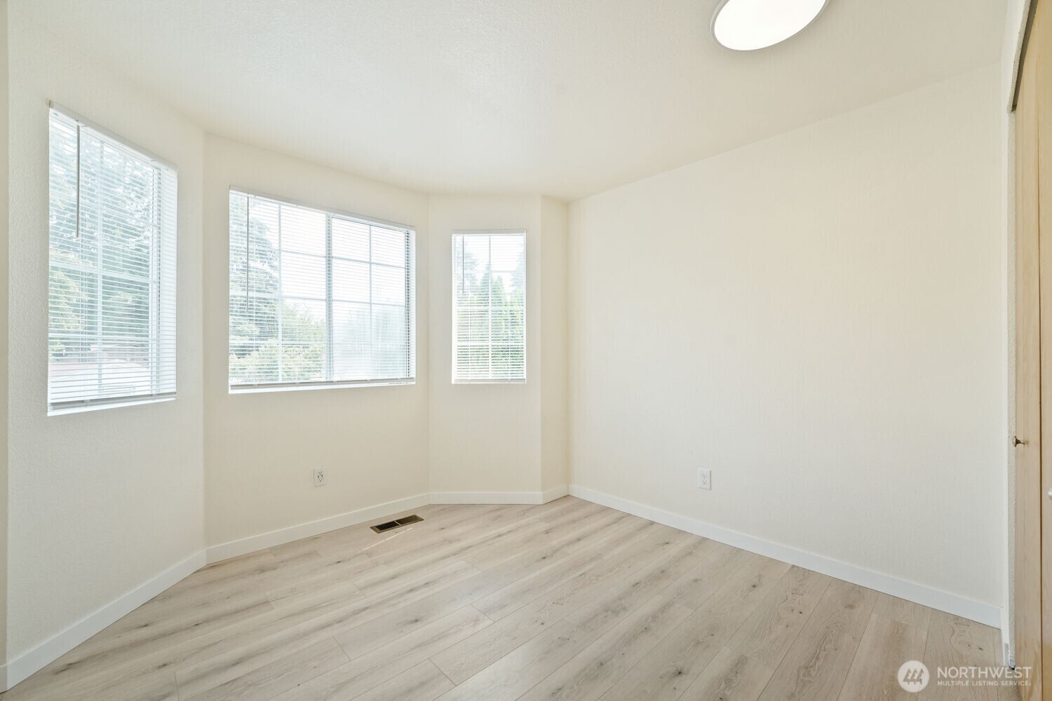 35403 12th Avenue Property Photo 23
