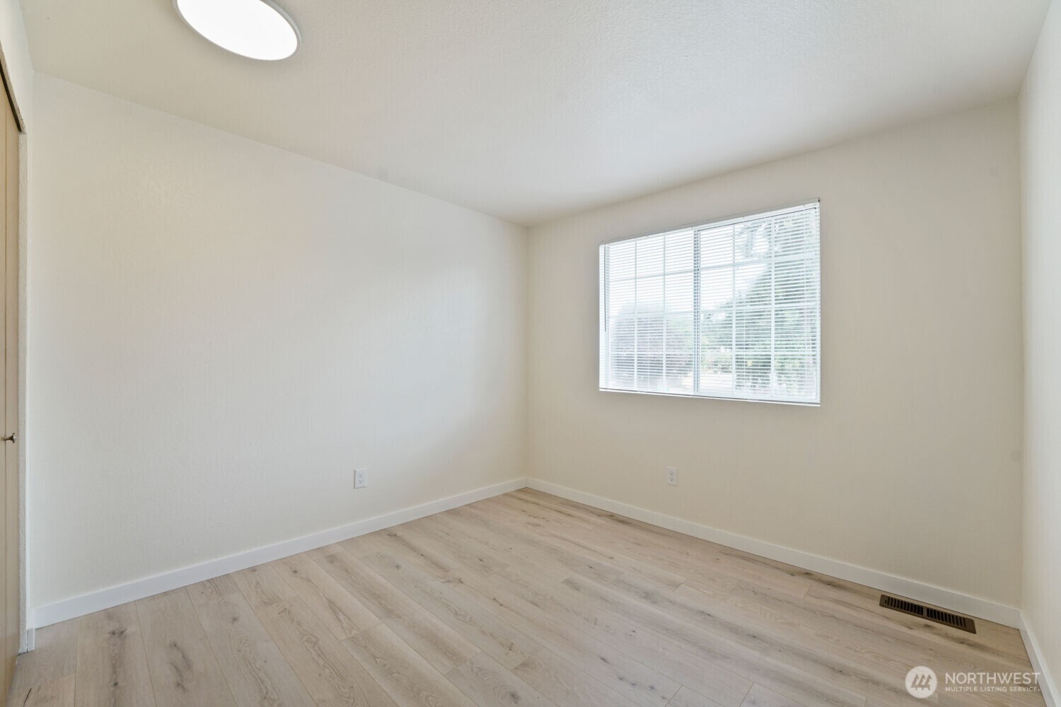 35403 12th Avenue Property Photo 24