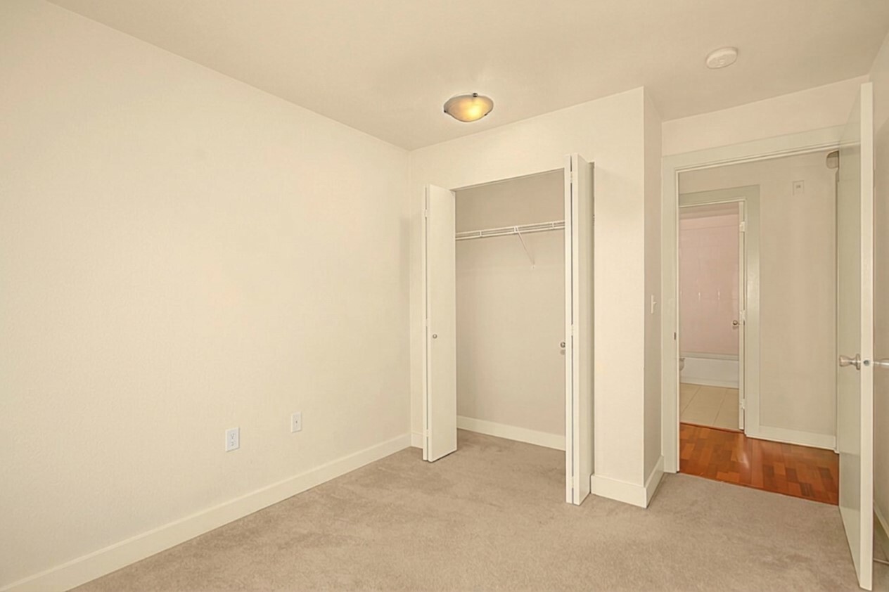 700 E Denny Way 202 Property Photo 9