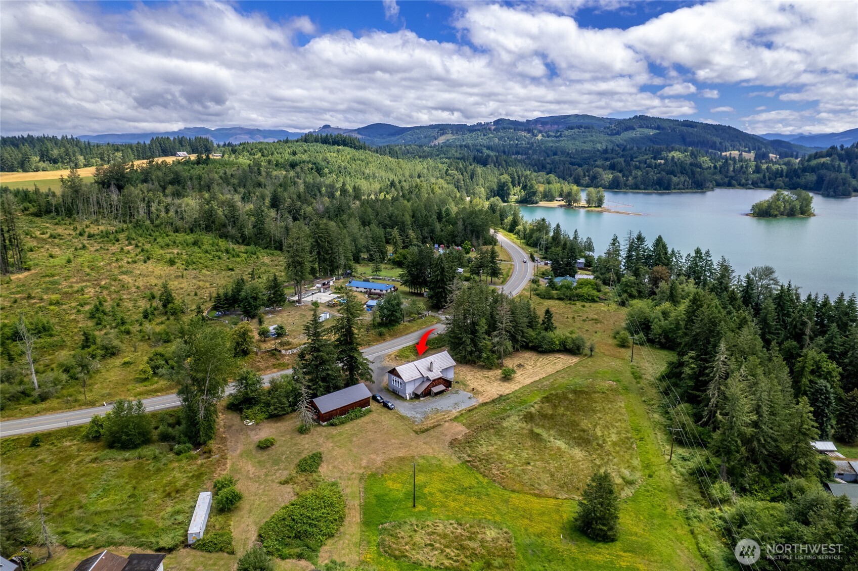 50208 Mountain Highway Property Photo 3