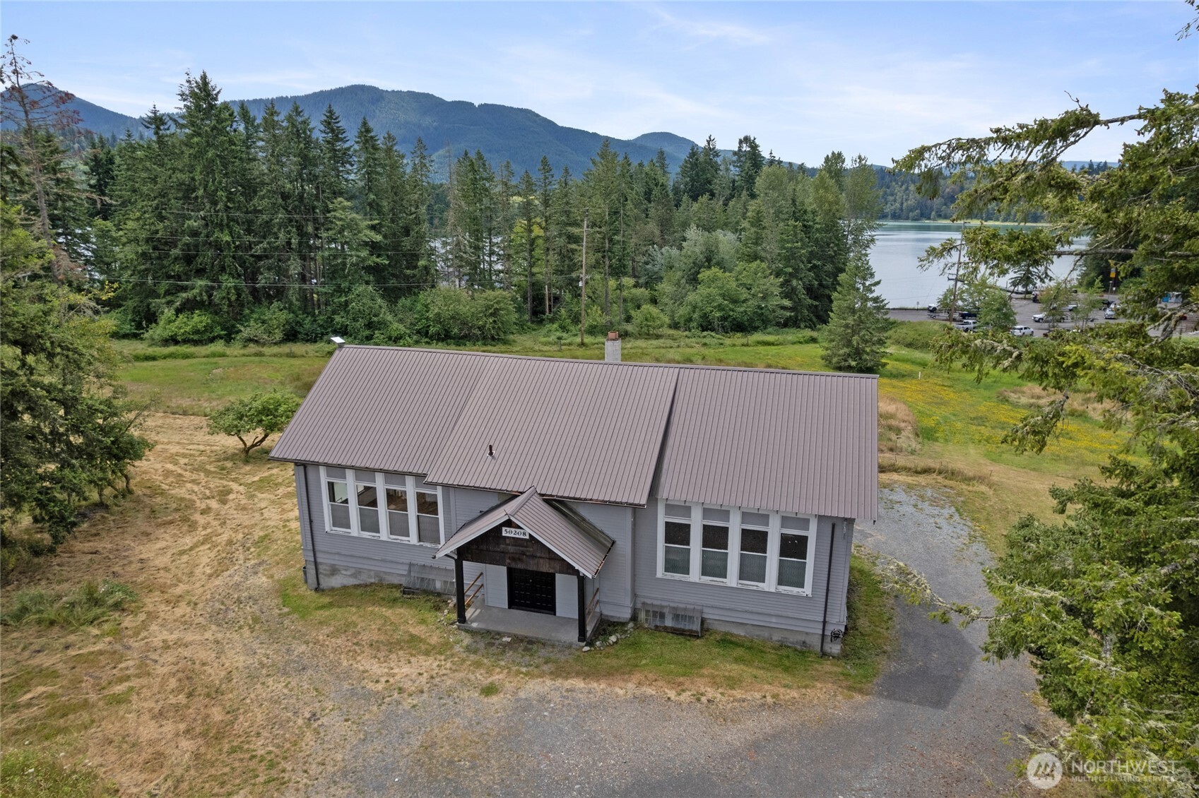 50208 Mountain Highway Property Photo 4
