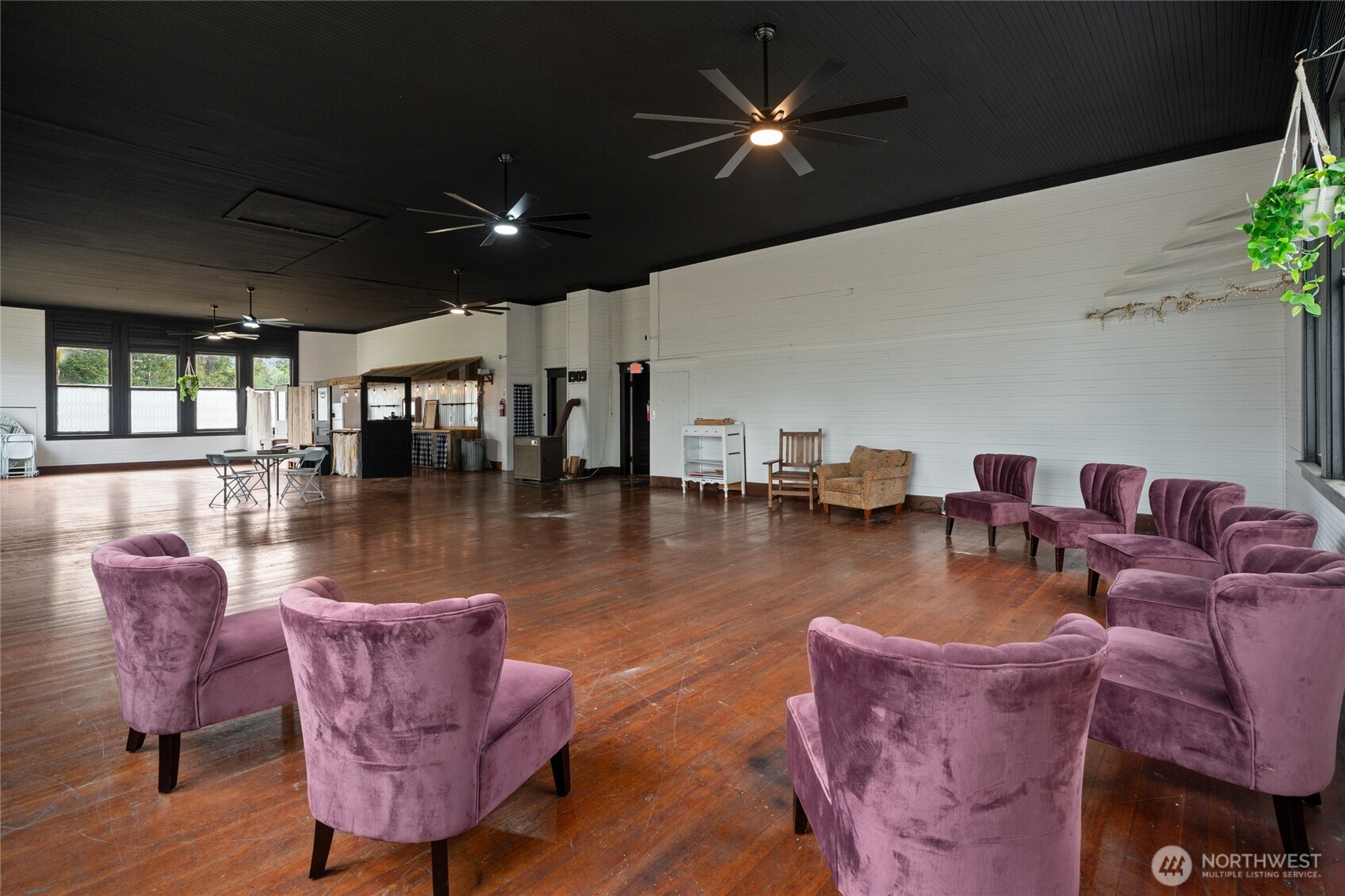50208 Mountain Highway Property Photo 6