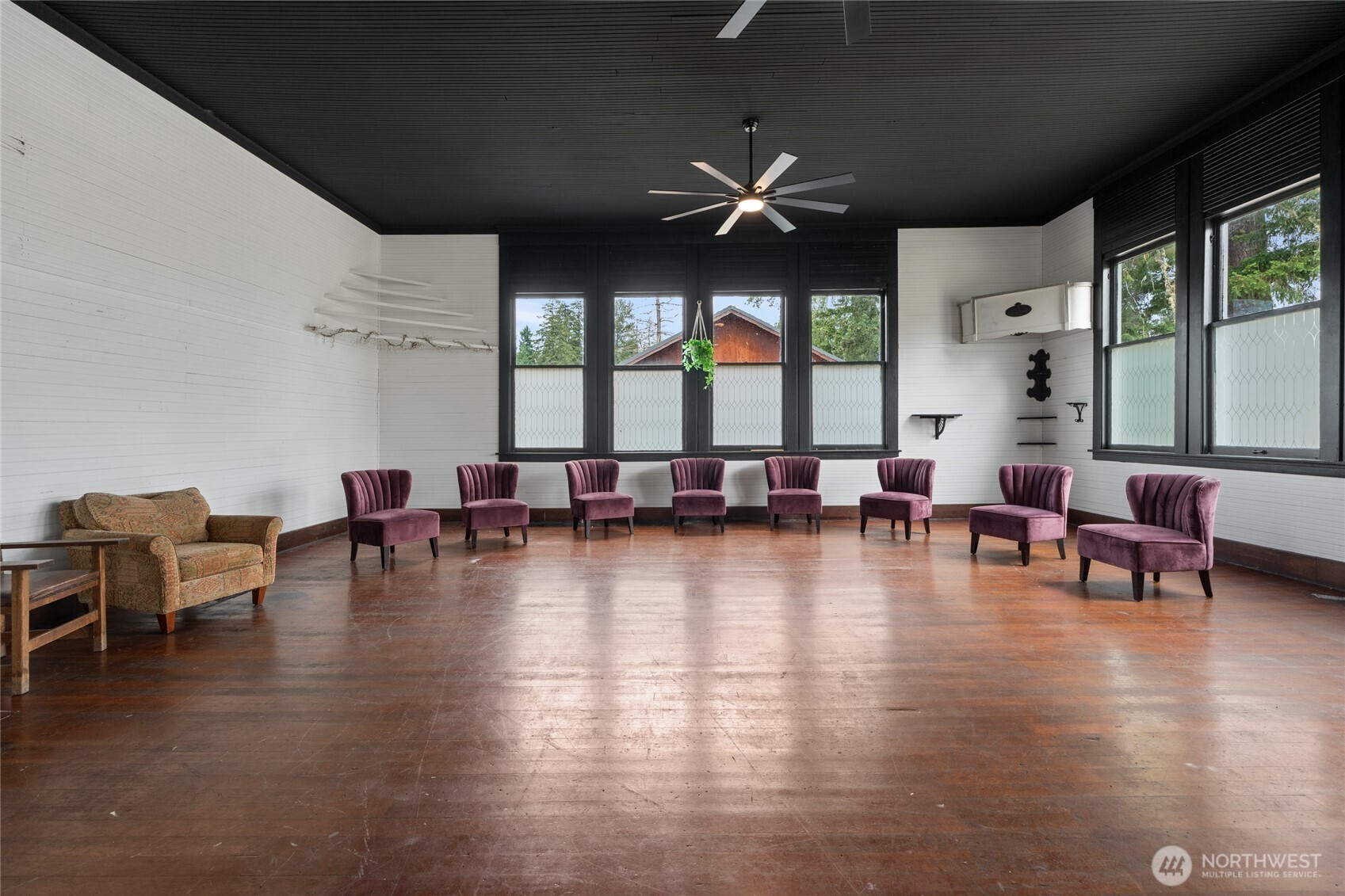 50208 Mountain Highway Property Photo 8