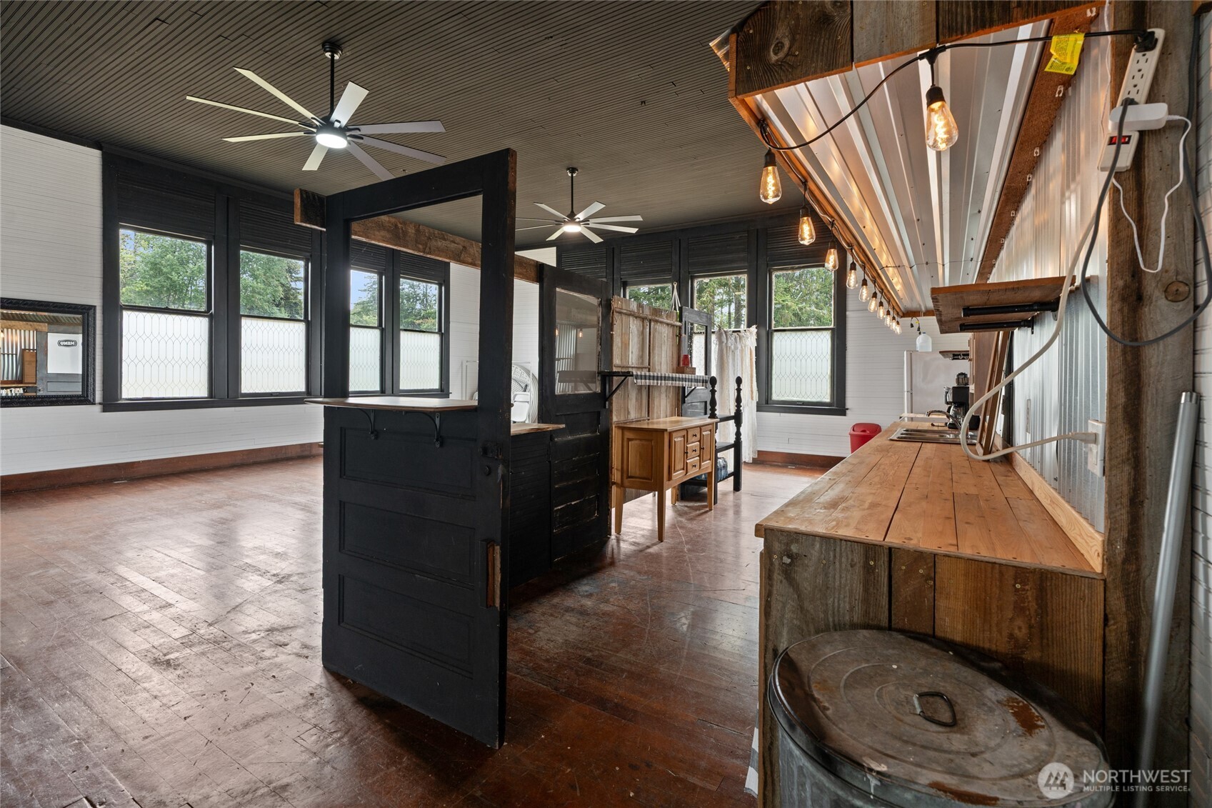 50208 Mountain Highway Property Photo 10