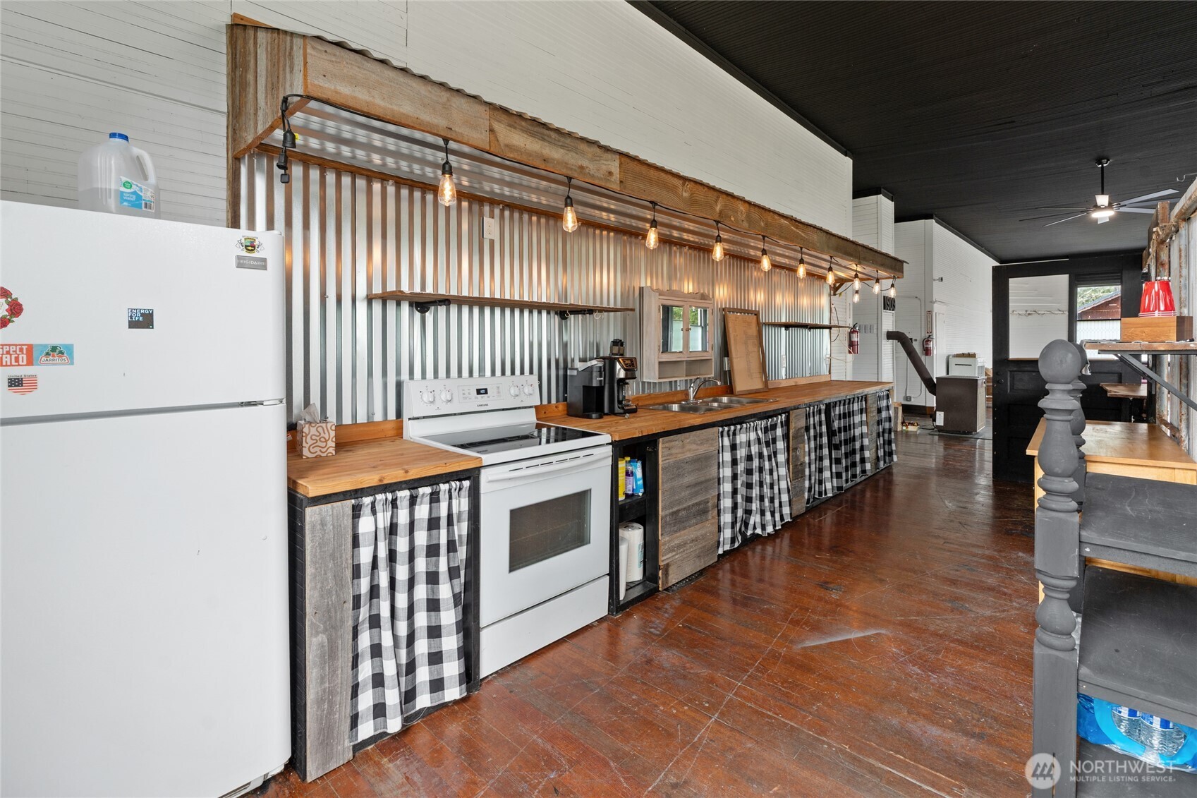 50208 Mountain Highway Property Photo 13