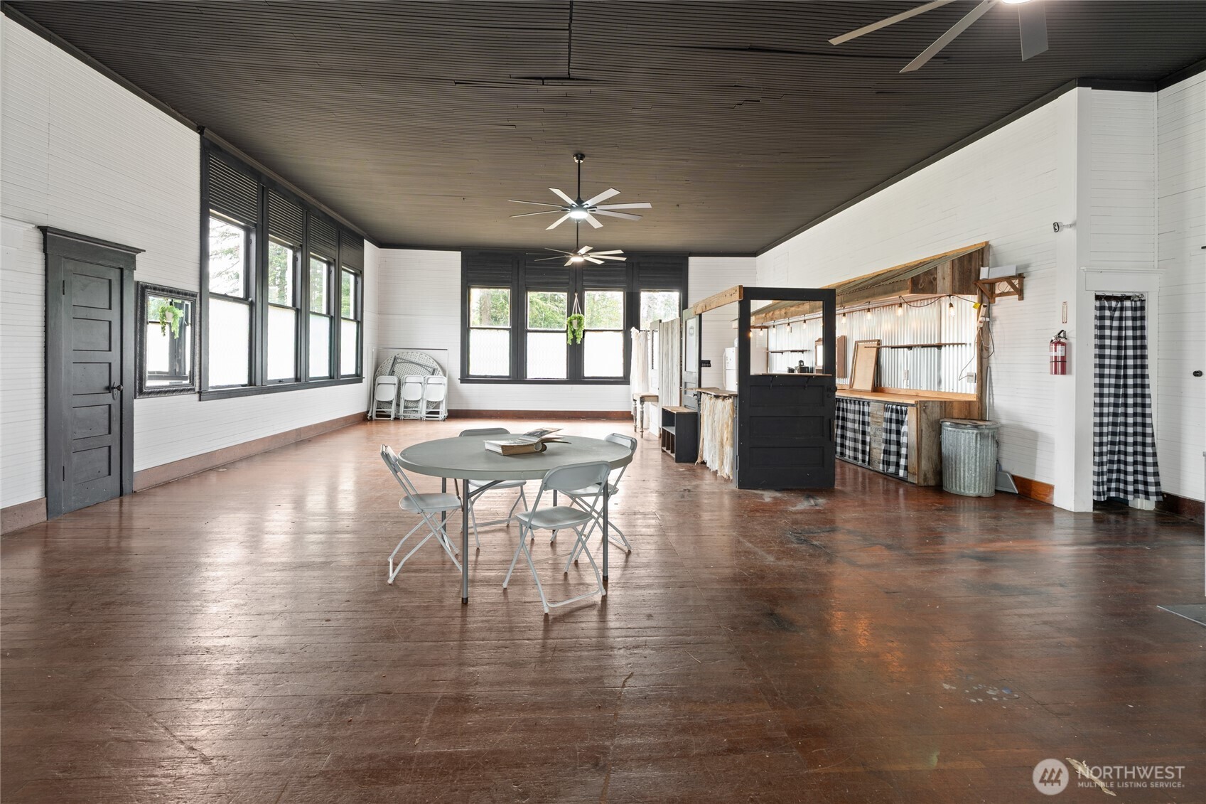 50208 Mountain Highway Property Photo 19
