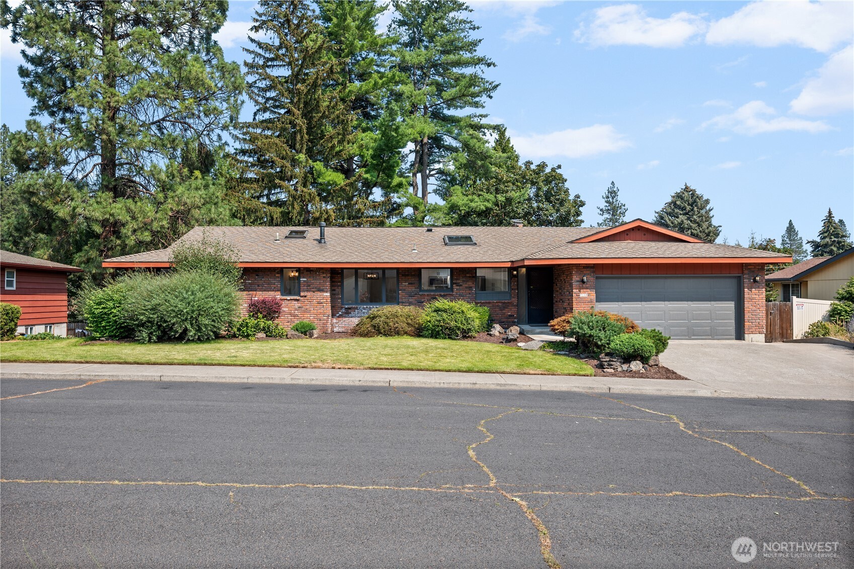 7118 N Winston Drive Property Photo 1
