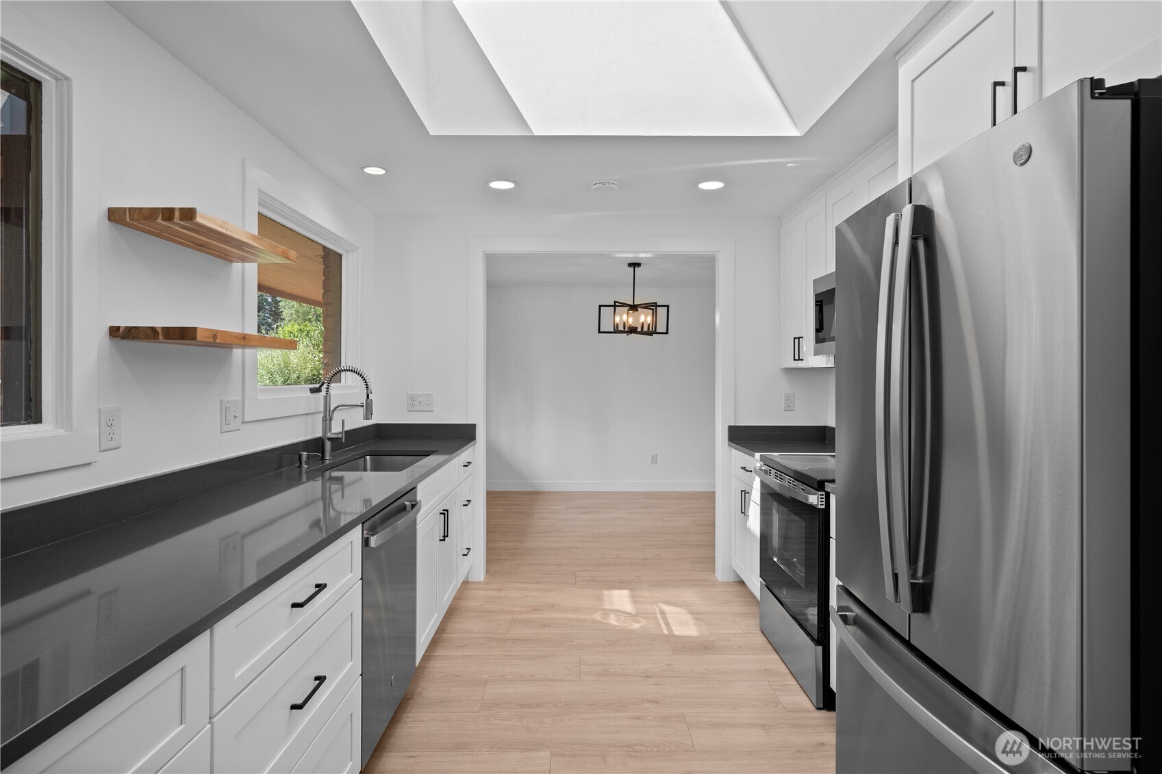 7118 N Winston Drive Property Photo 3