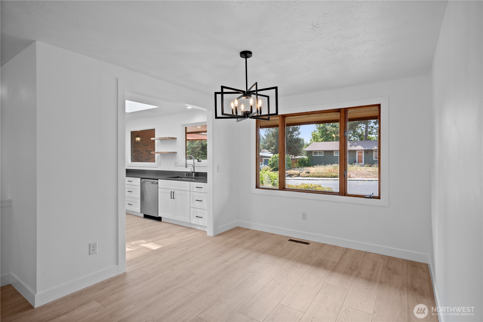 7118 N Winston Drive Property Photo 5
