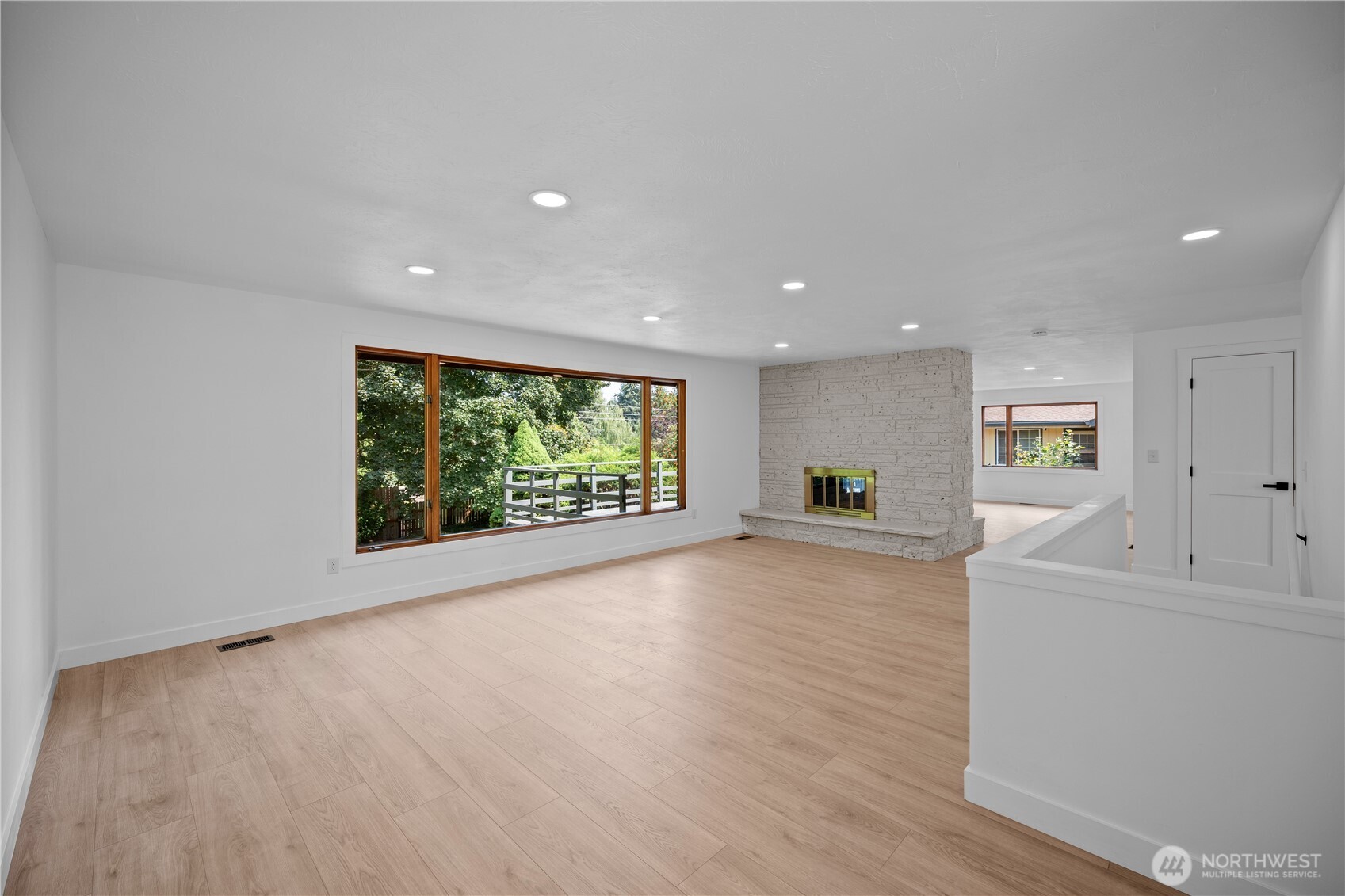 7118 N Winston Drive Property Photo 8