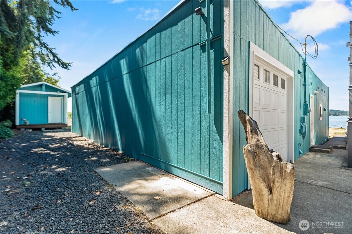 2711 Day Island Boulevard Property Photo 2