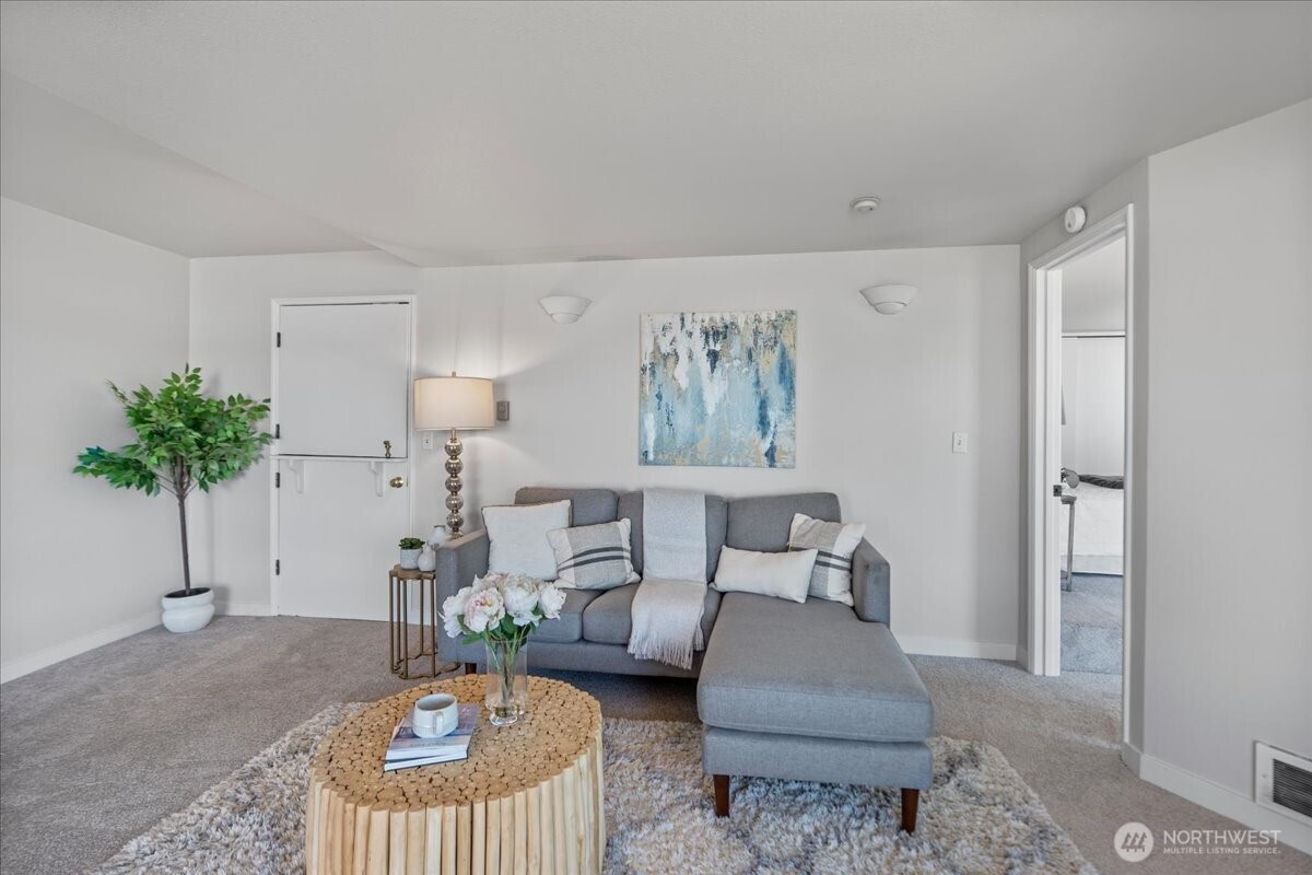 2711 Day Island Boulevard Property Photo 6