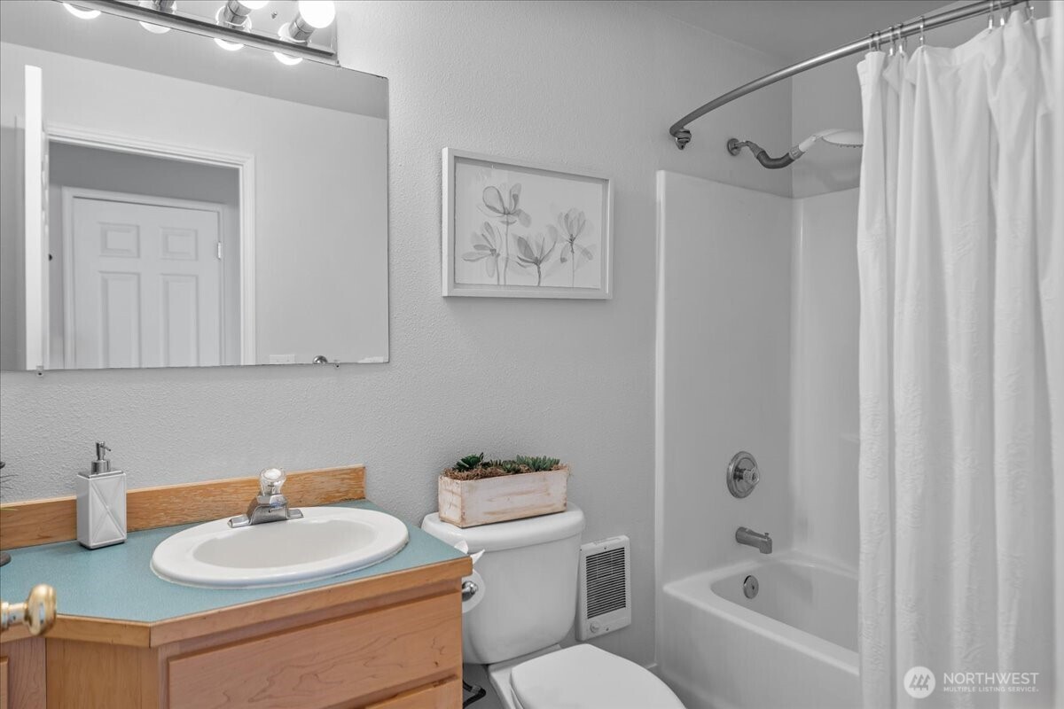 2711 Day Island Boulevard Property Photo 24