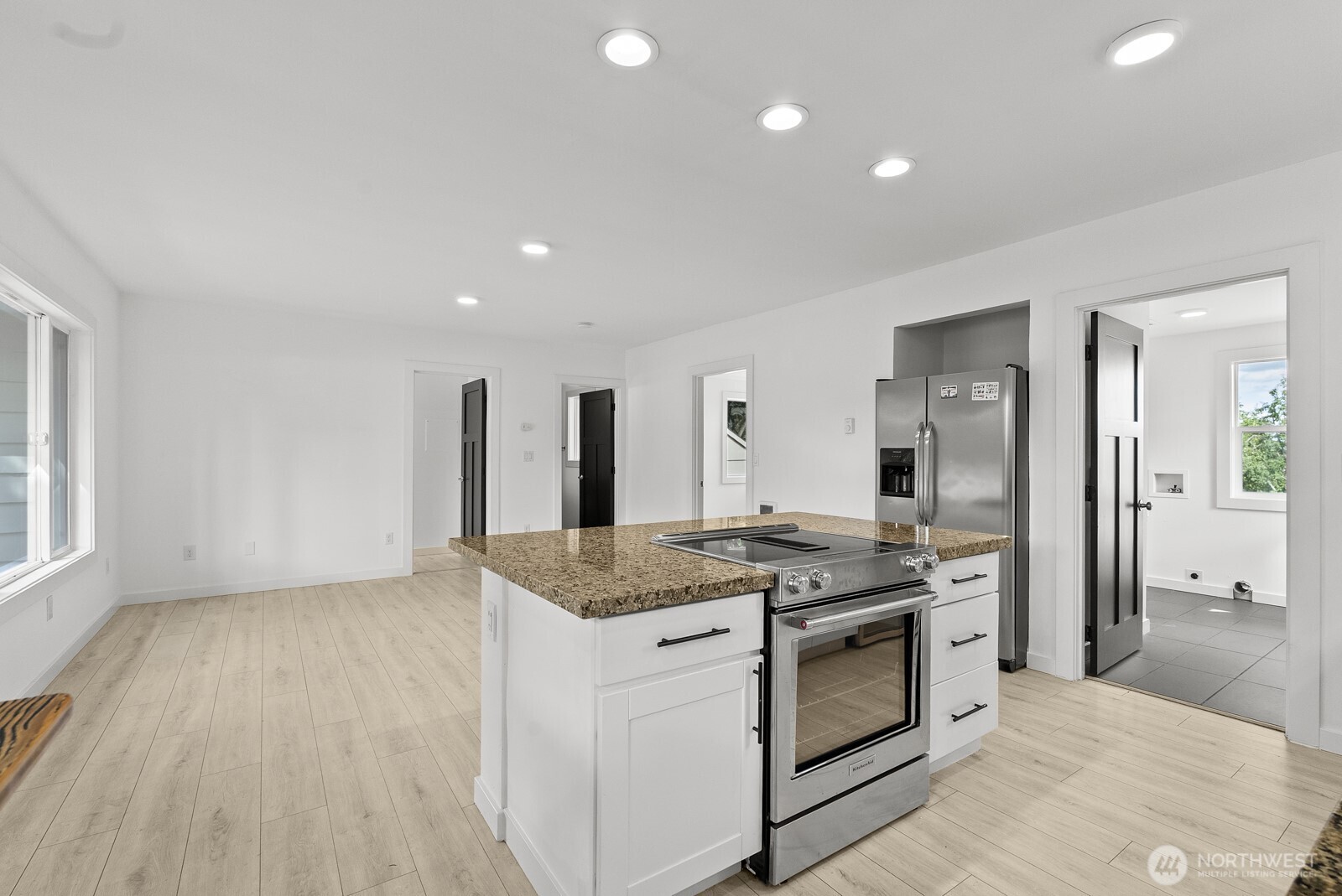 1512 Milton Way Property Photo 4