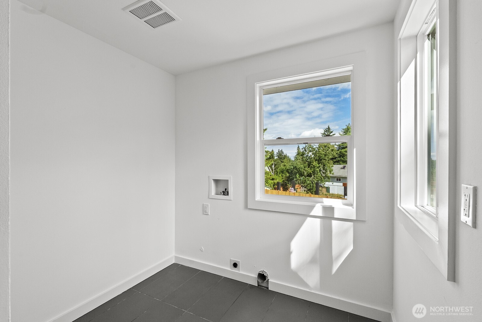 1512 Milton Way Property Photo 6