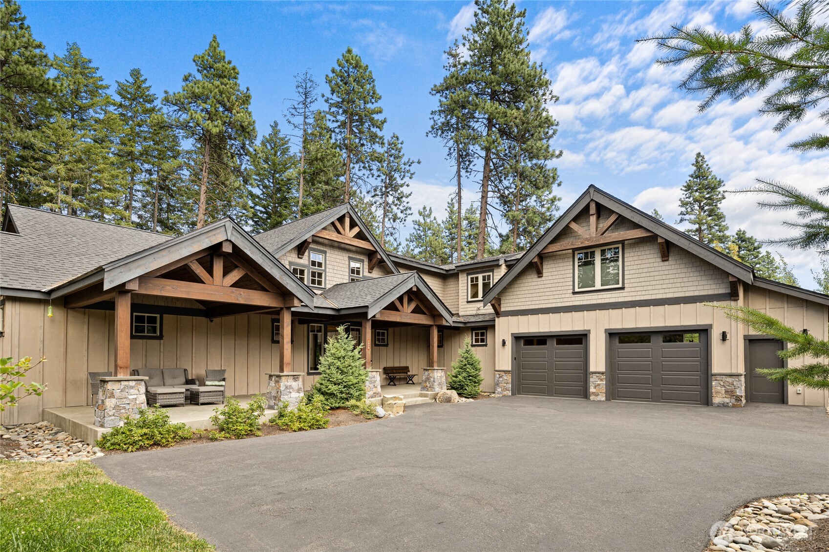 1470 Kokanee Loop Property Photo 1